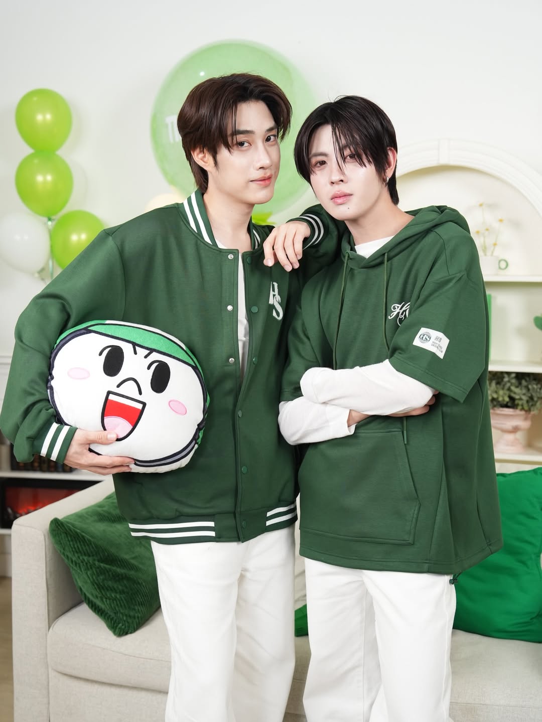 เฟิร์ส - วรรณกร เรืองรัตน์