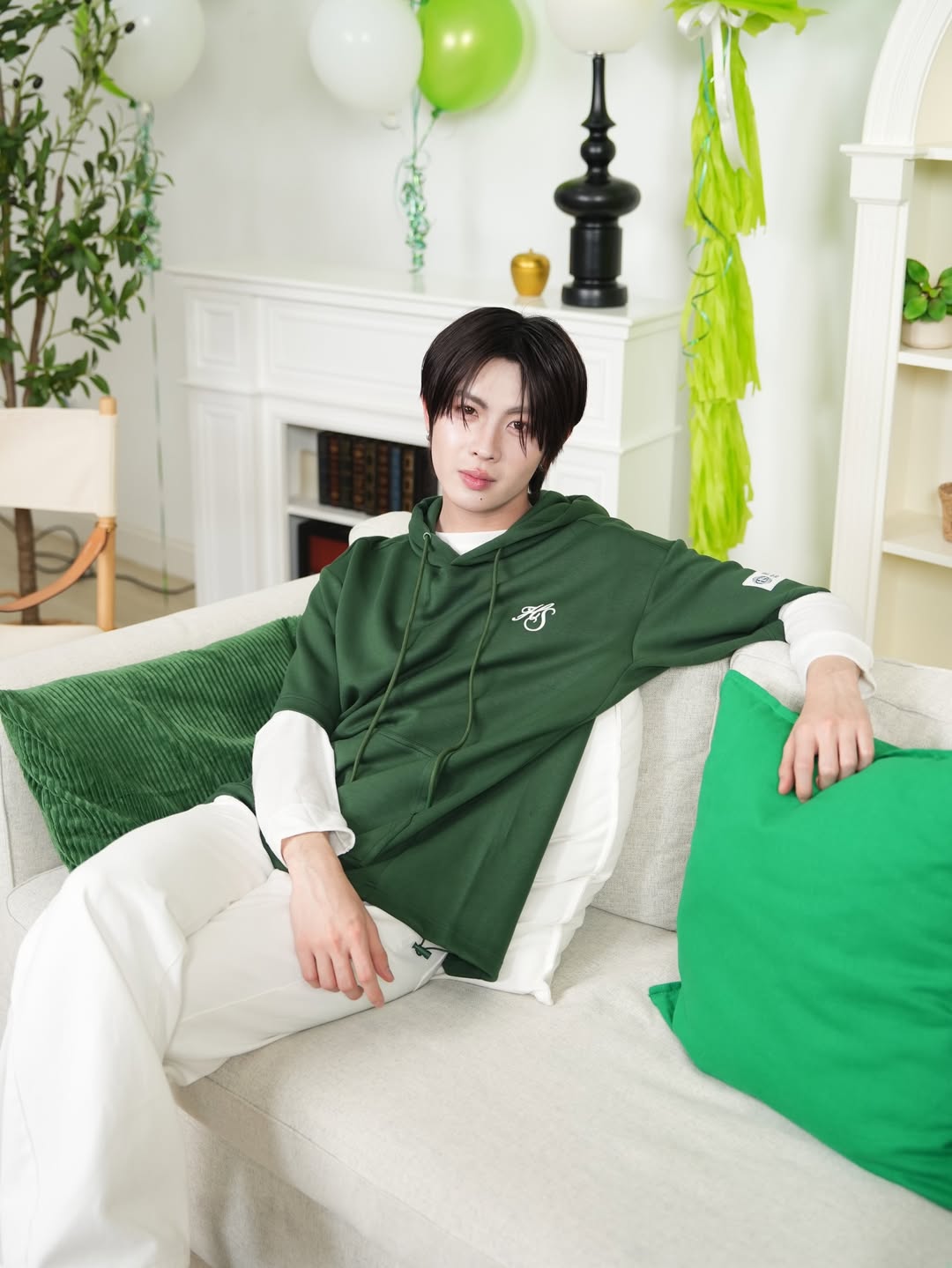 เฟิร์ส - วรรณกร เรืองรัตน์