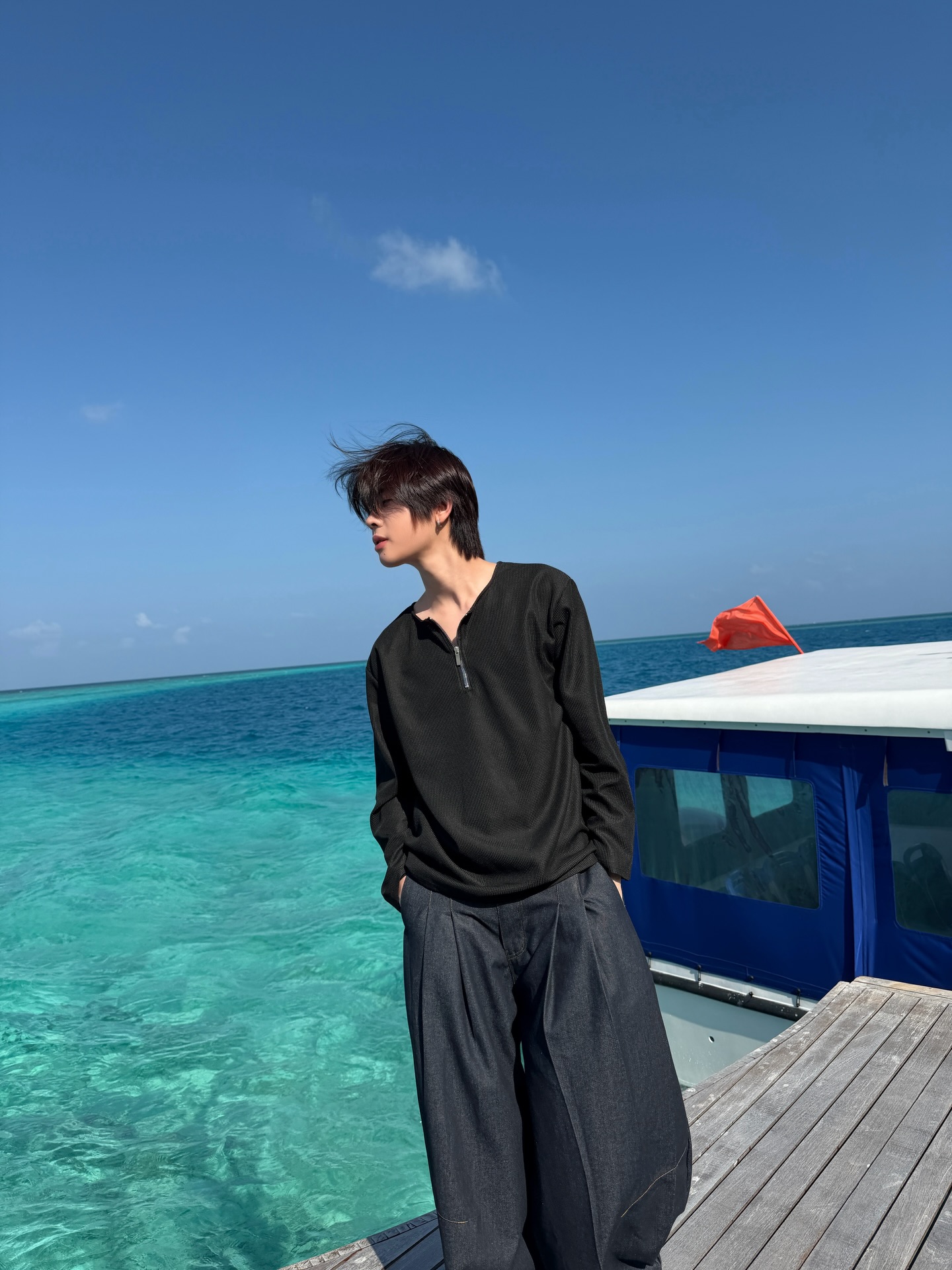 เฟิร์ส - วรรณกร เรืองรัตน์