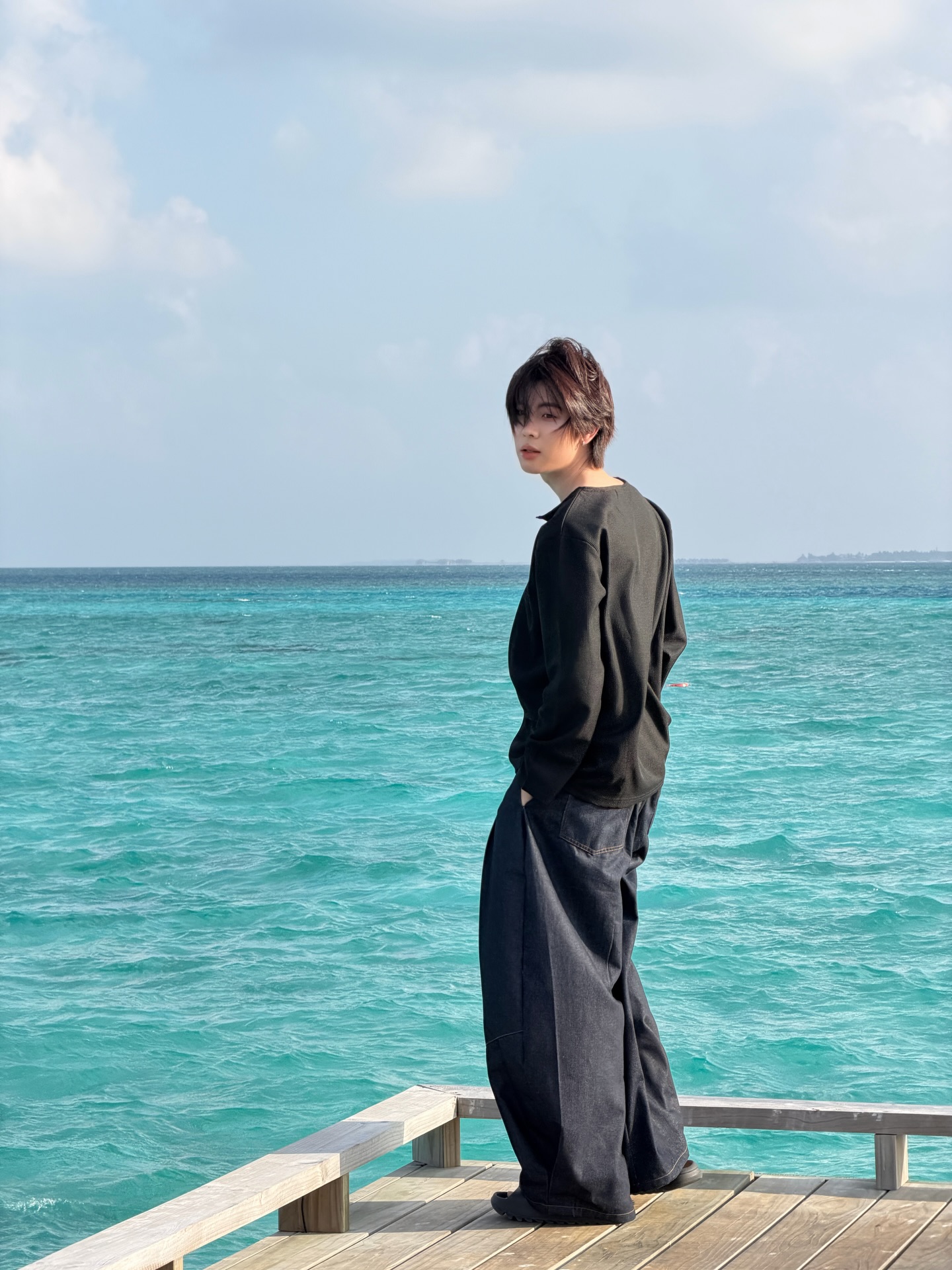 เฟิร์ส - วรรณกร เรืองรัตน์