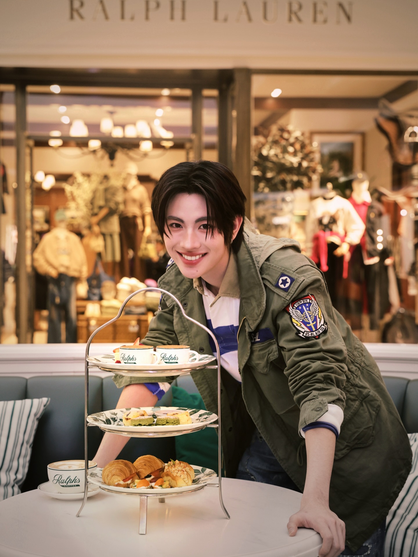 เฟิร์ส - วรรณกร เรืองรัตน์