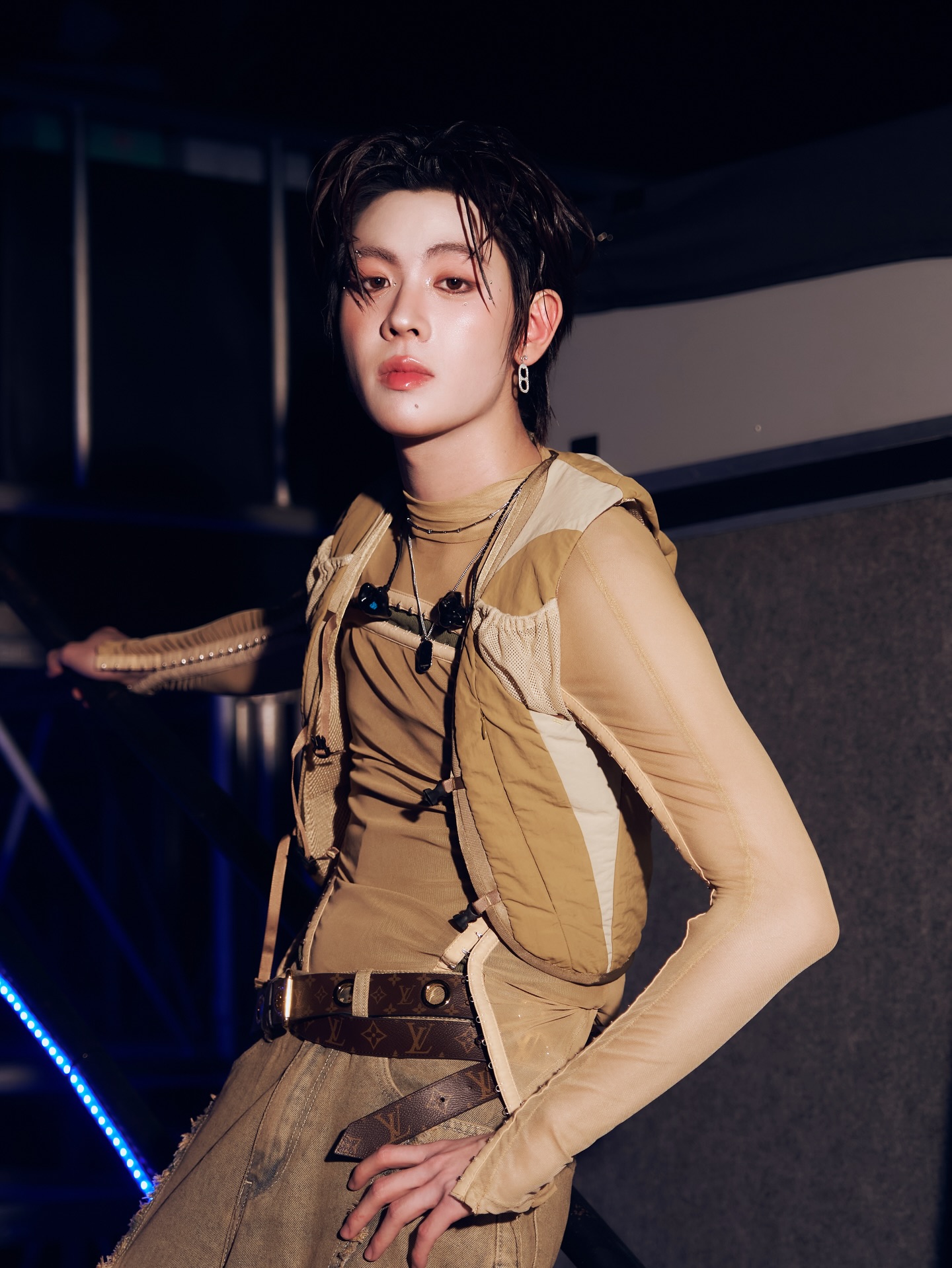 เฟิร์ส - วรรณกร เรืองรัตน์