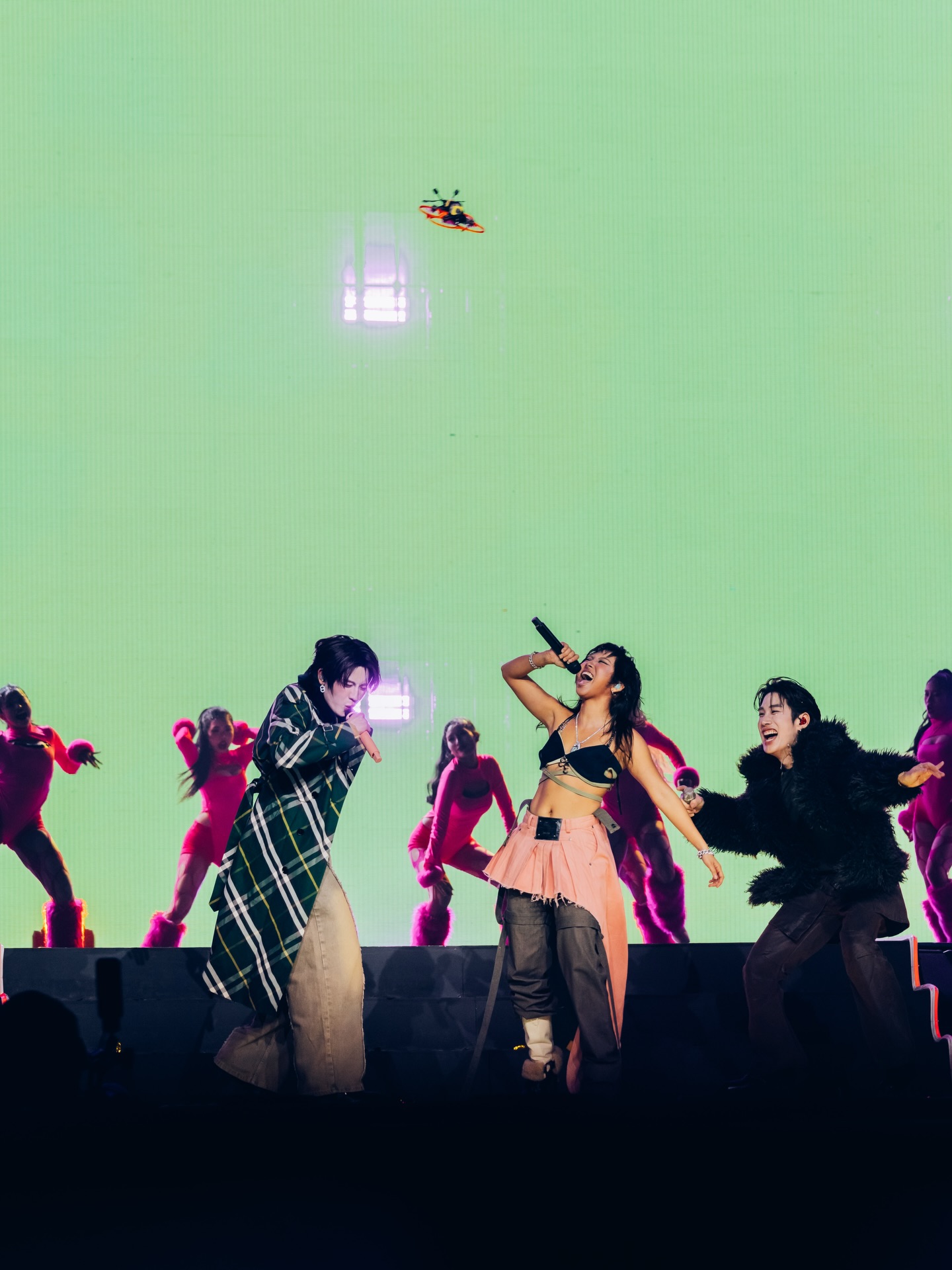 เฟิร์ส - วรรณกร เรืองรัตน์