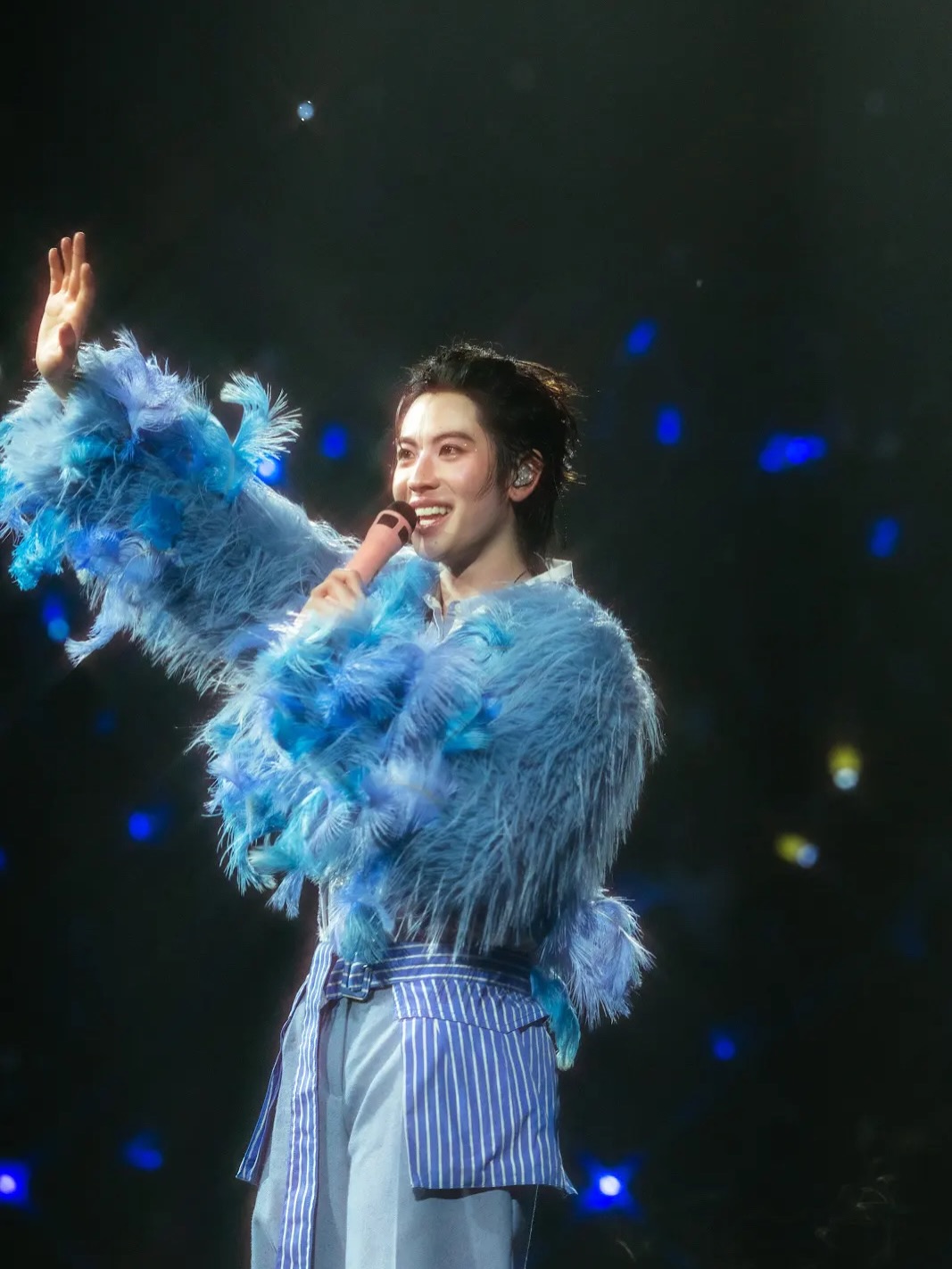 เฟิร์ส - วรรณกร เรืองรัตน์