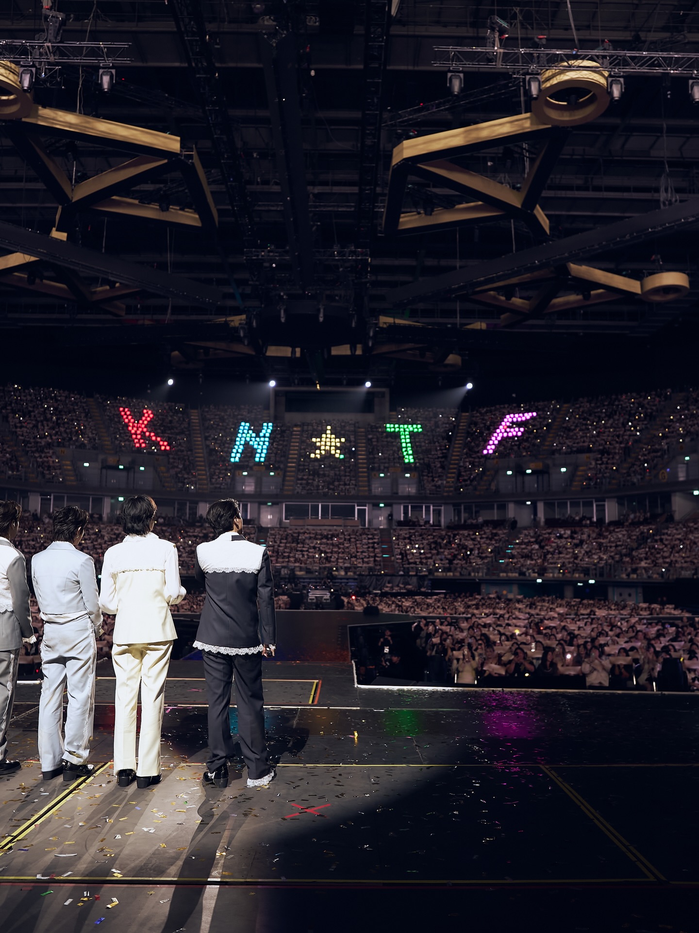 เฟิร์ส - วรรณกร เรืองรัตน์