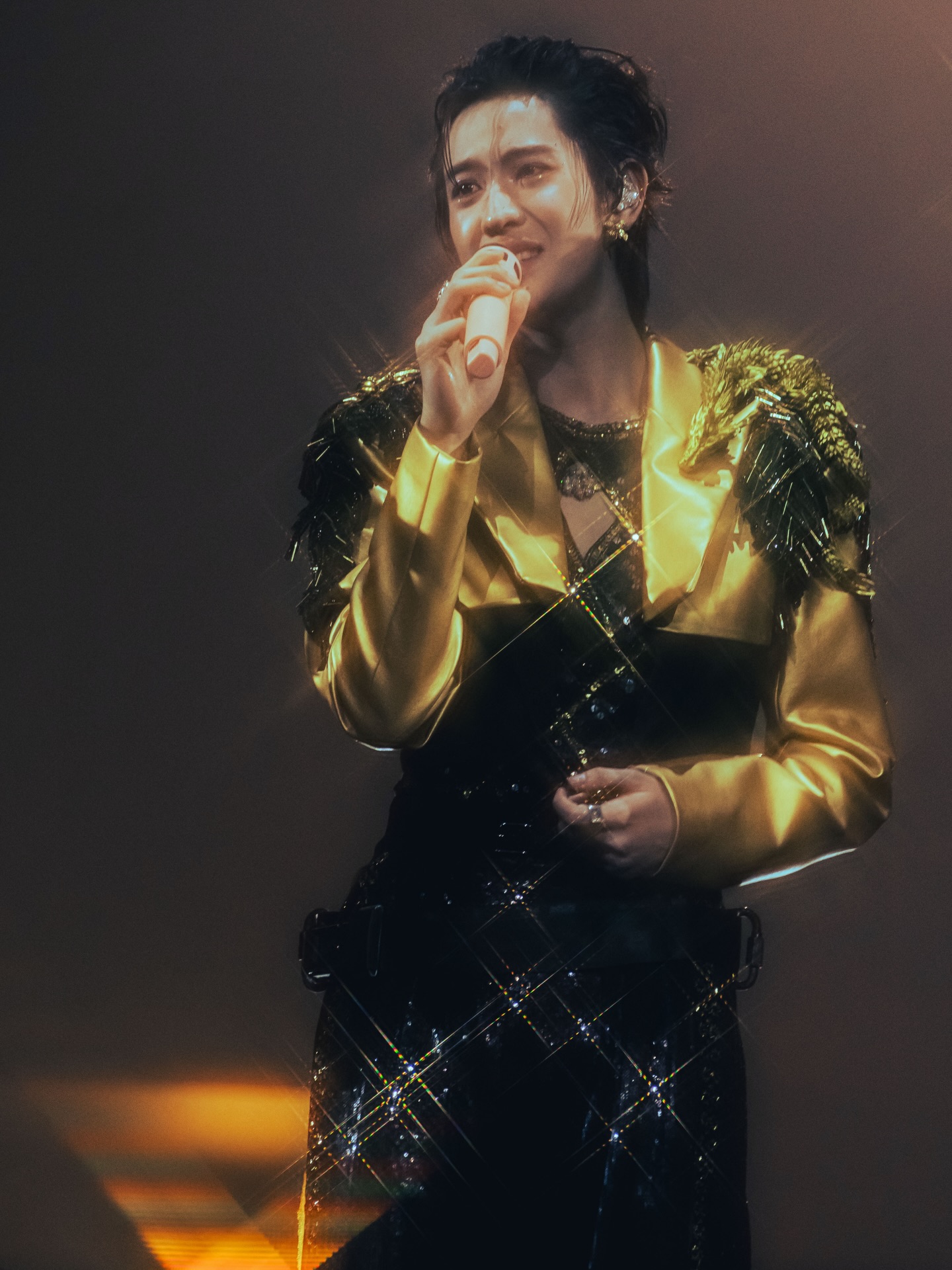 เฟิร์ส - วรรณกร เรืองรัตน์