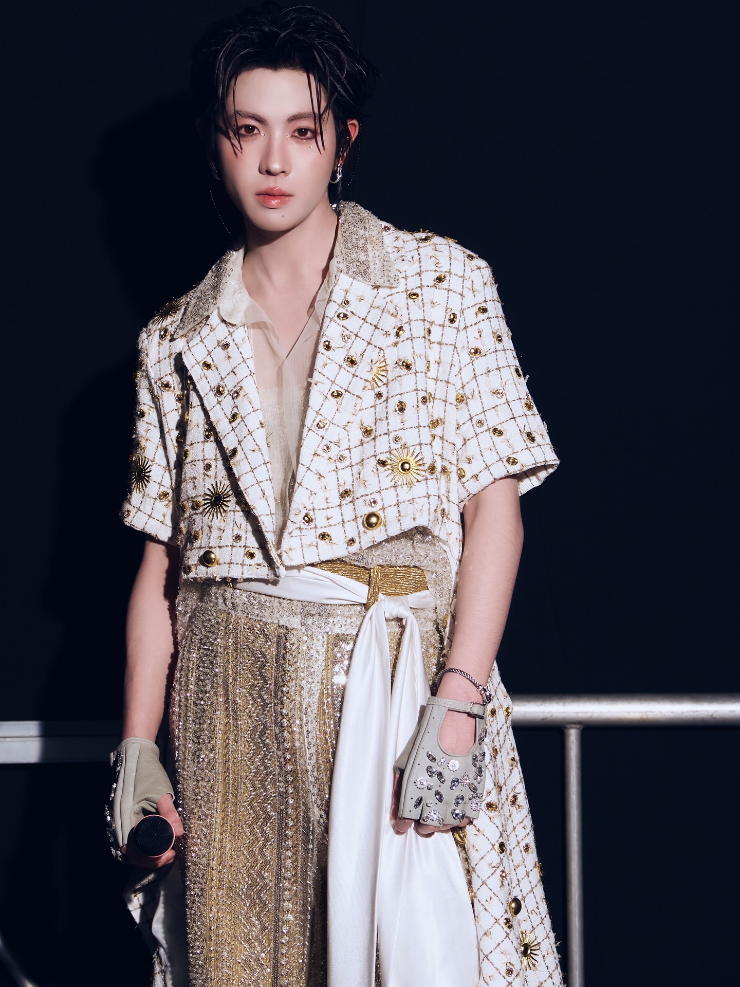 เฟิร์ส - วรรณกร เรืองรัตน์