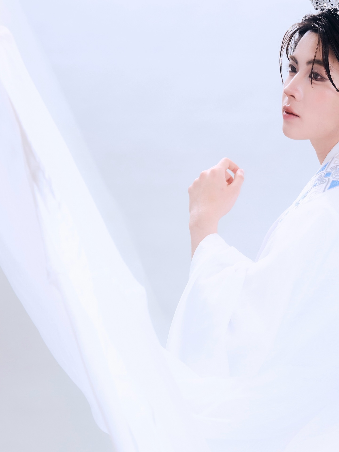 เฟิร์ส - วรรณกร เรืองรัตน์