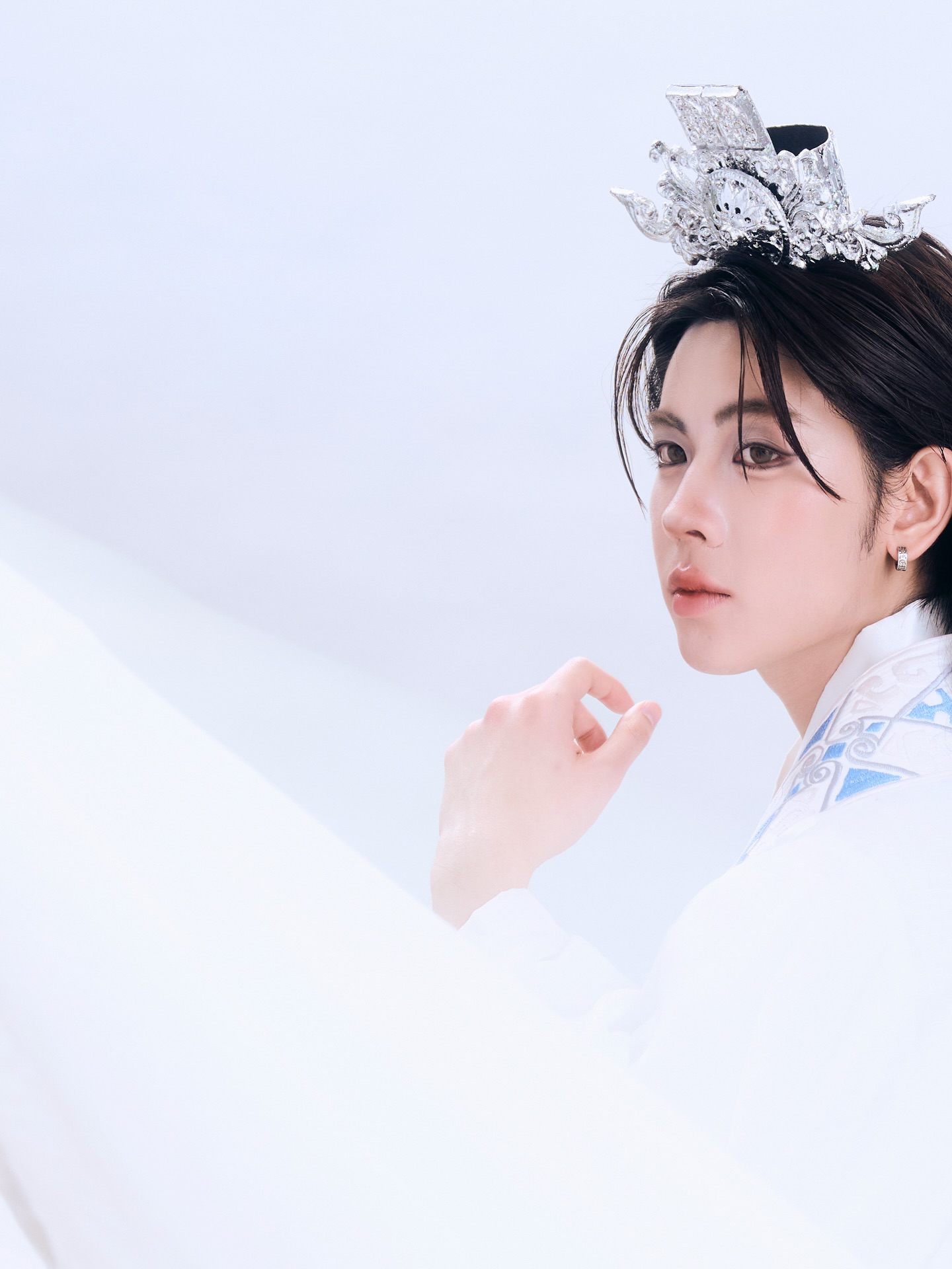 เฟิร์ส - วรรณกร เรืองรัตน์