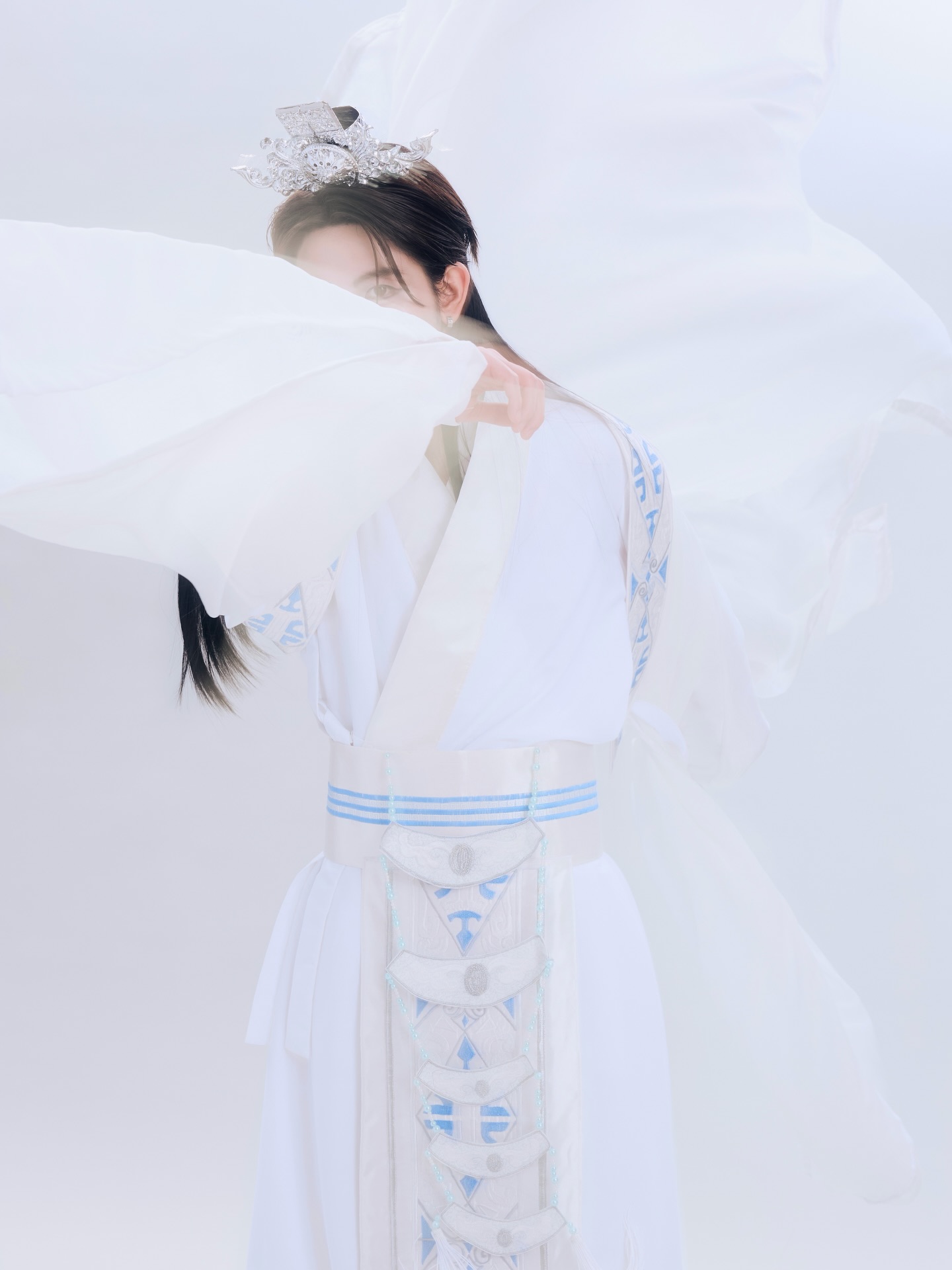 เฟิร์ส - วรรณกร เรืองรัตน์