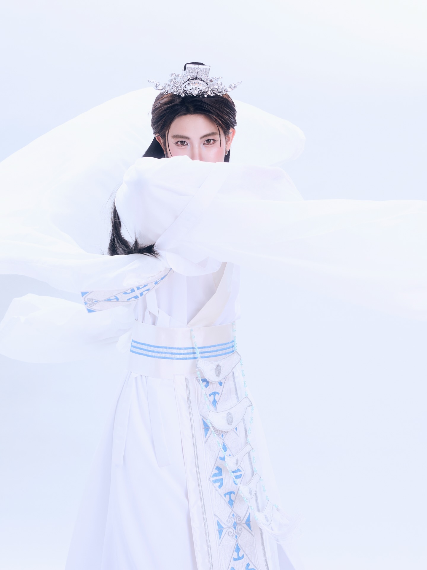 เฟิร์ส - วรรณกร เรืองรัตน์