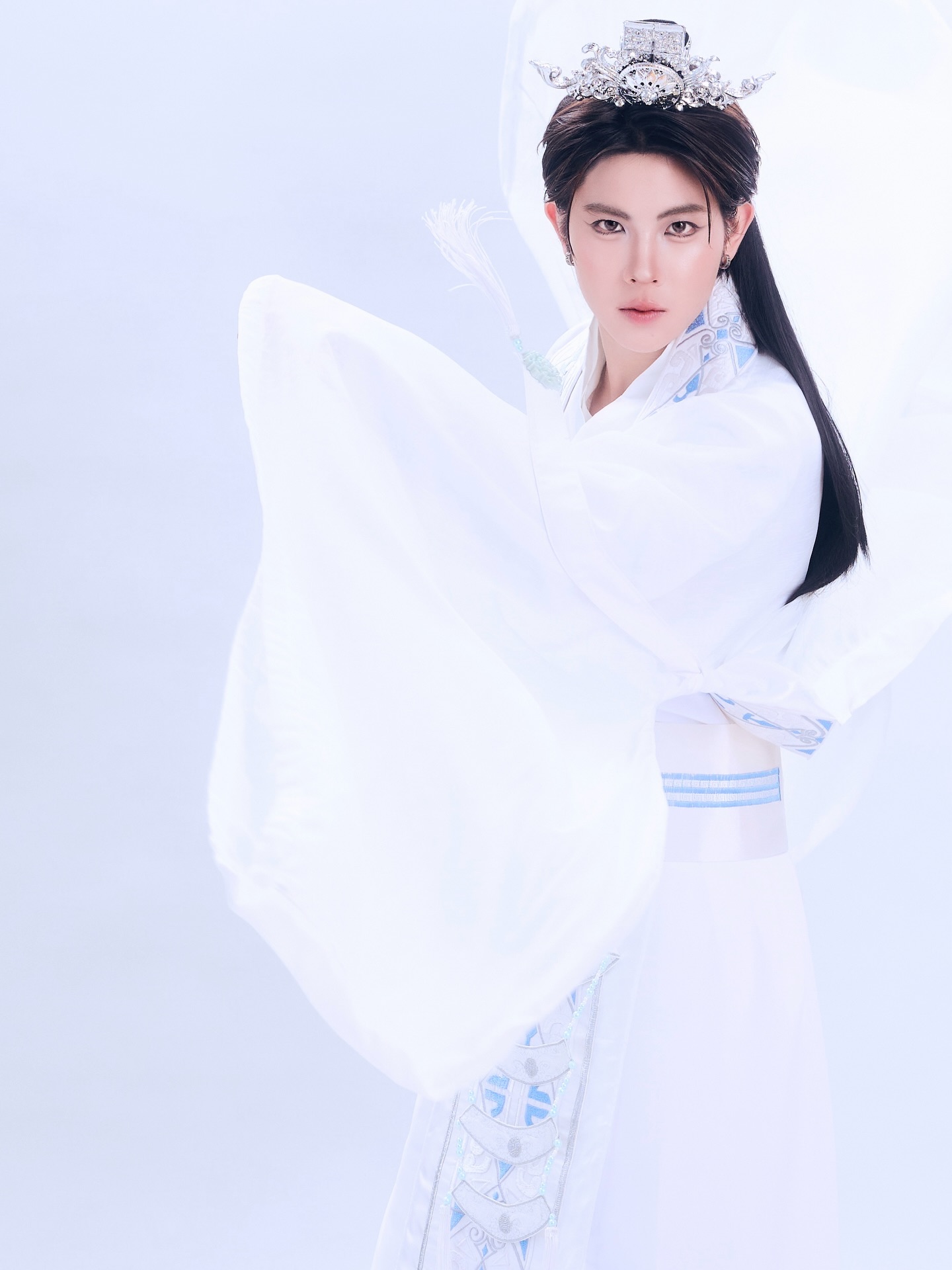 เฟิร์ส - วรรณกร เรืองรัตน์