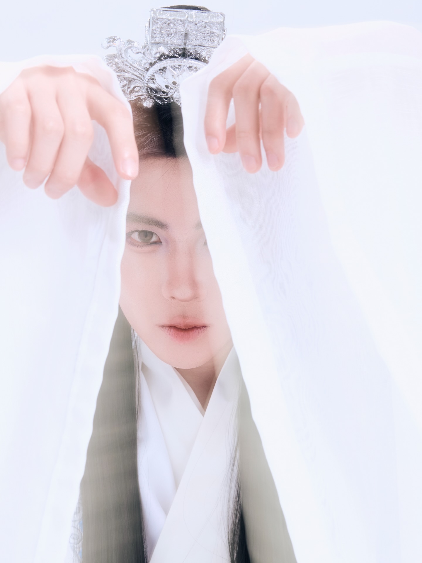 เฟิร์ส - วรรณกร เรืองรัตน์