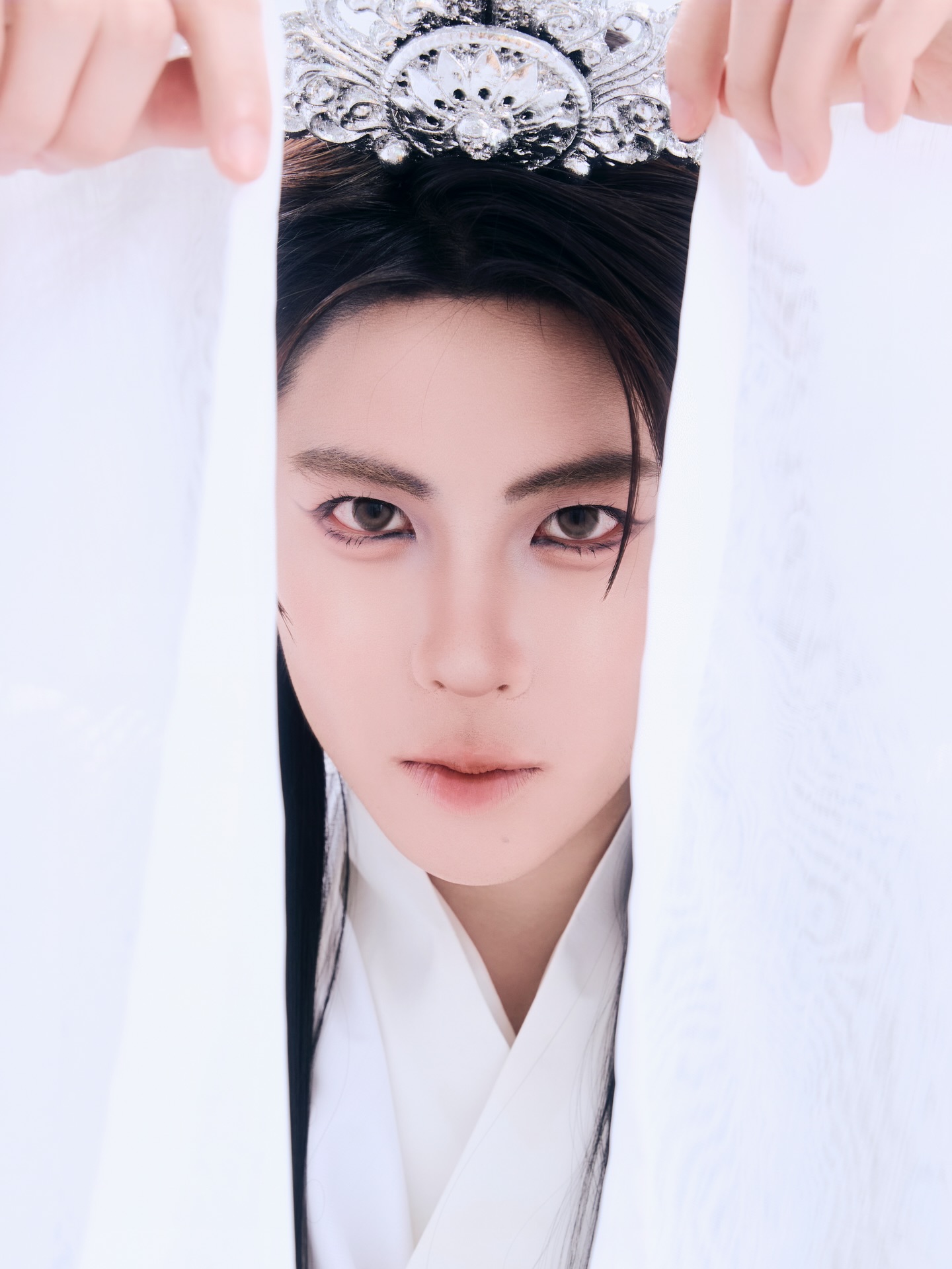 เฟิร์ส - วรรณกร เรืองรัตน์