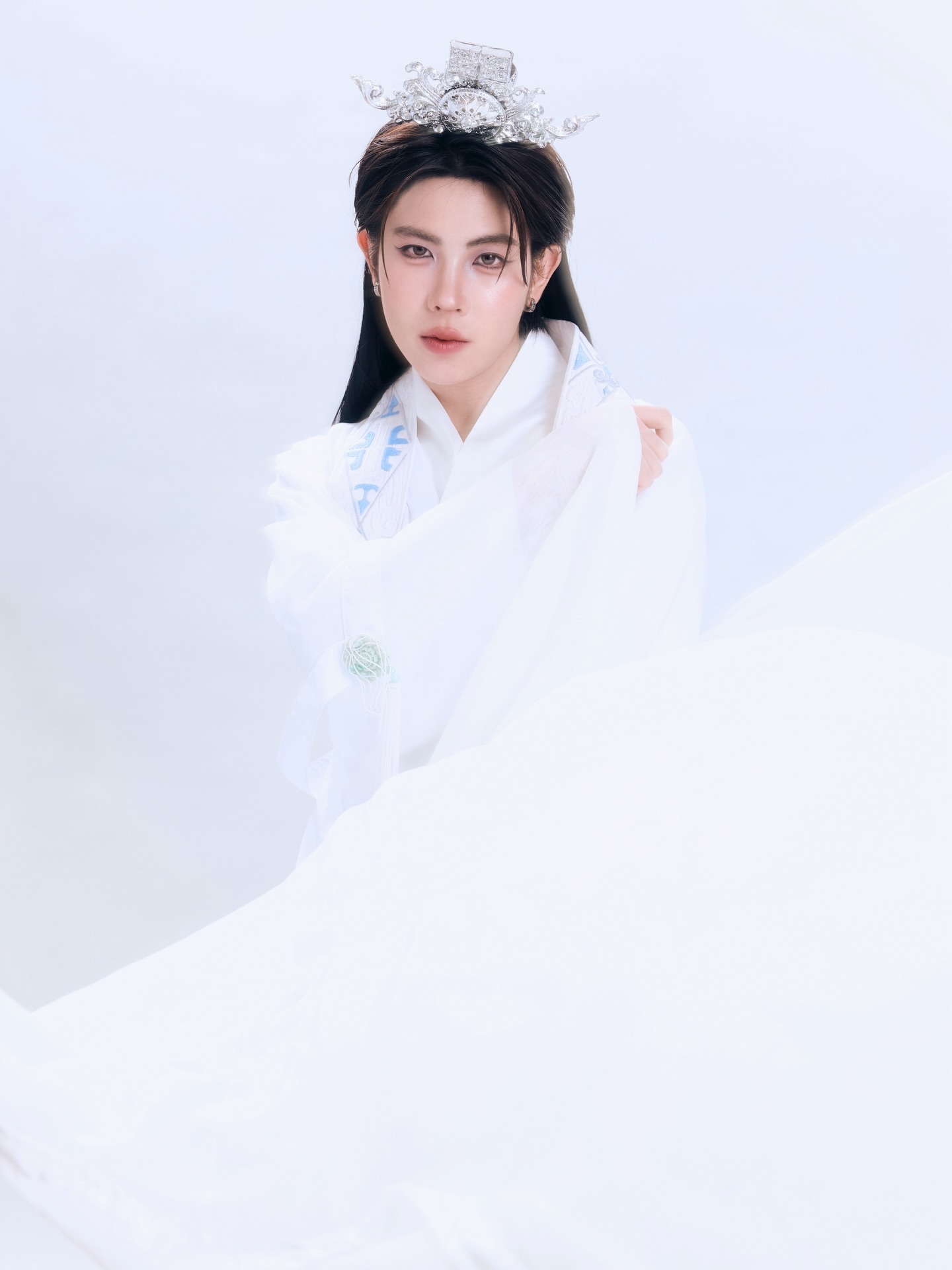 เฟิร์ส - วรรณกร เรืองรัตน์