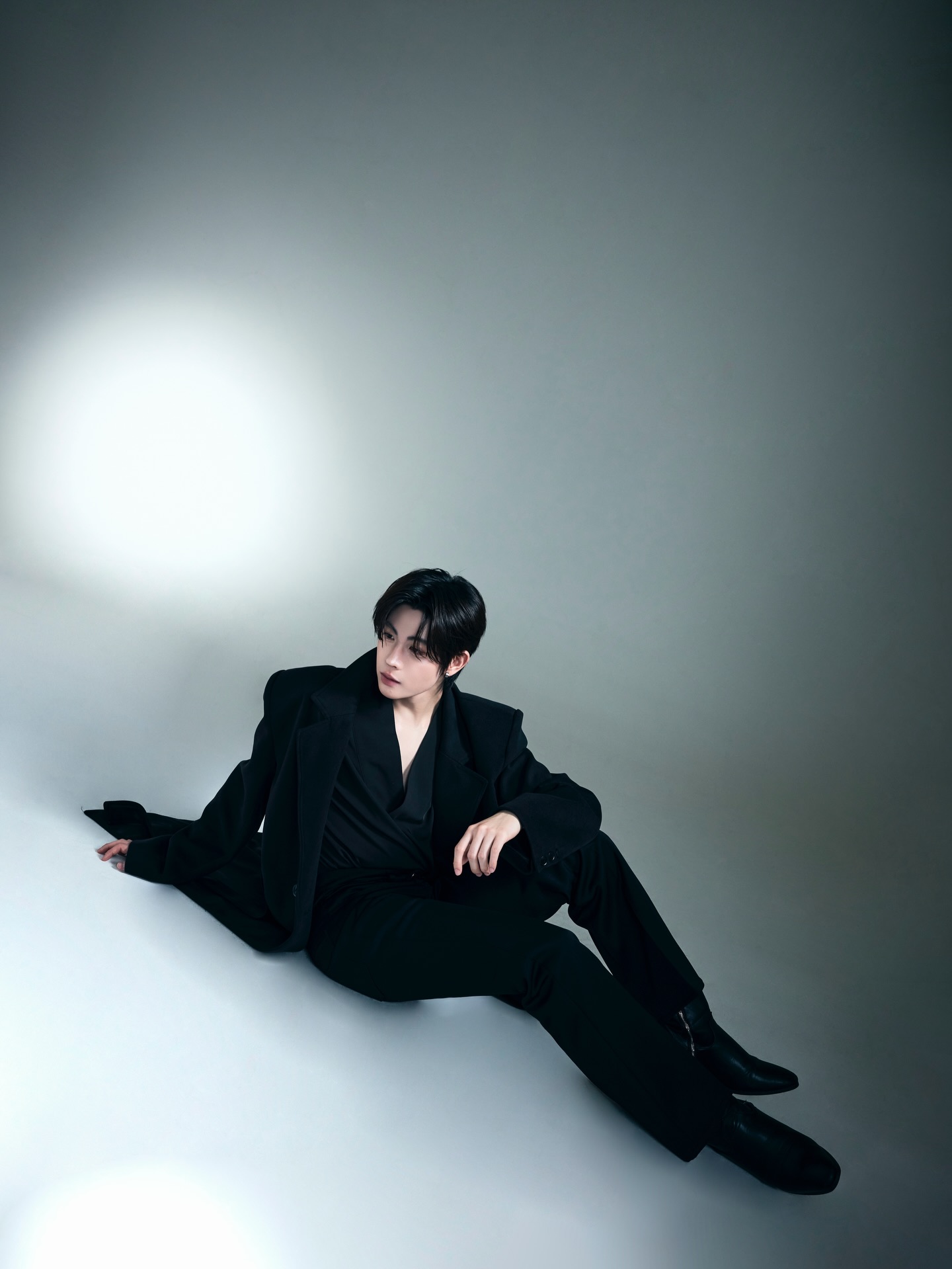 เฟิร์ส - วรรณกร เรืองรัตน์