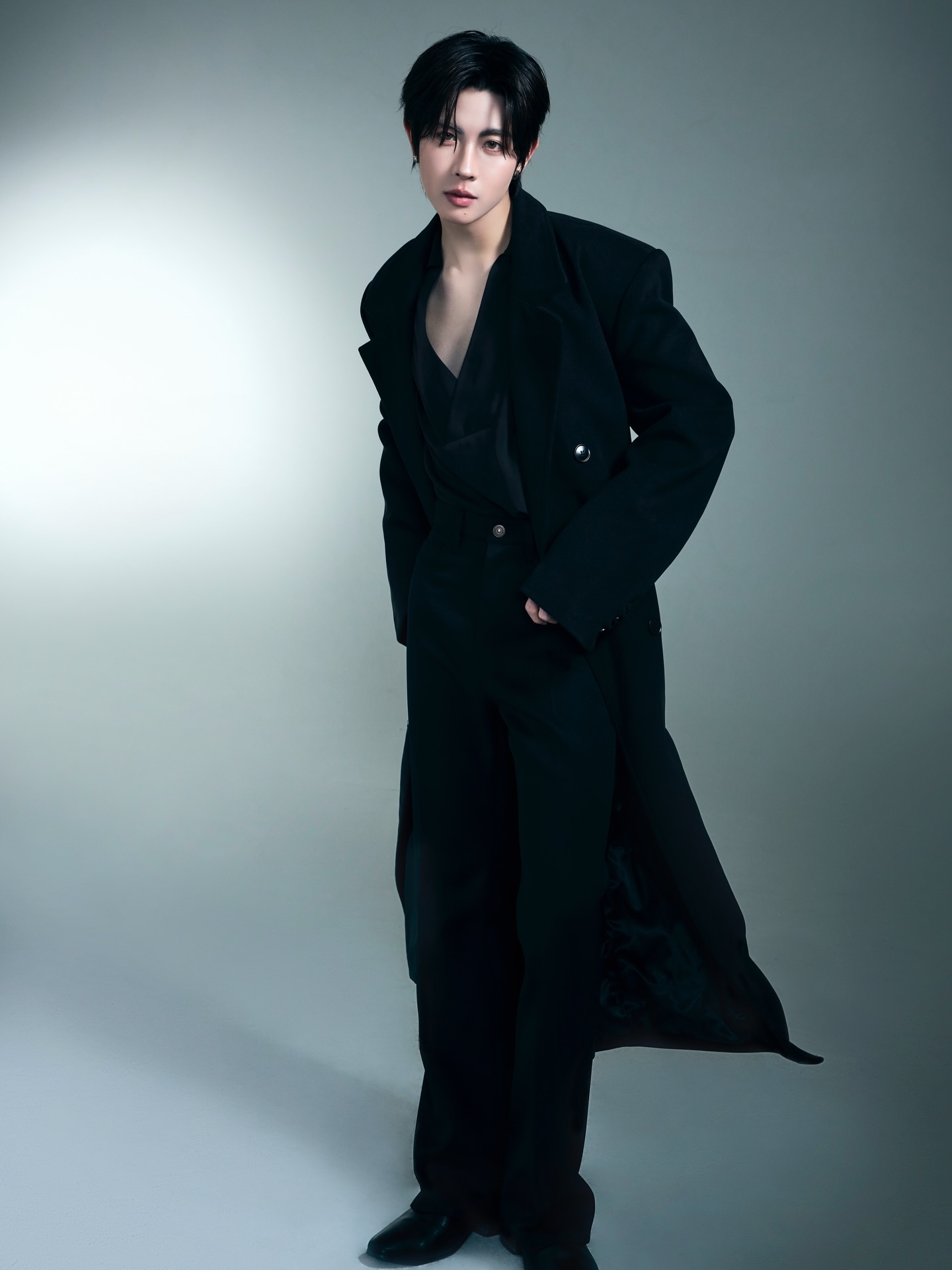 เฟิร์ส - วรรณกร เรืองรัตน์