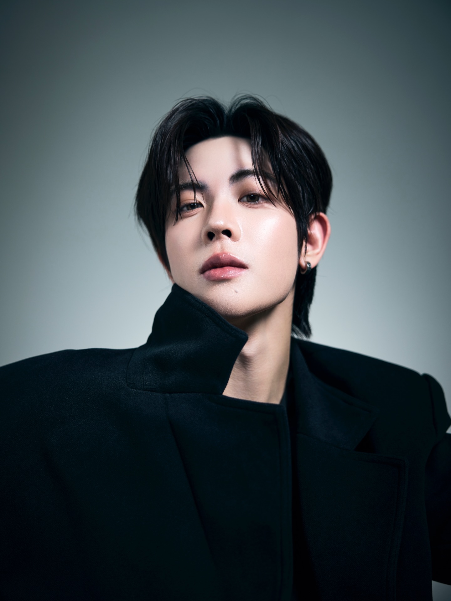 เฟิร์ส - วรรณกร เรืองรัตน์