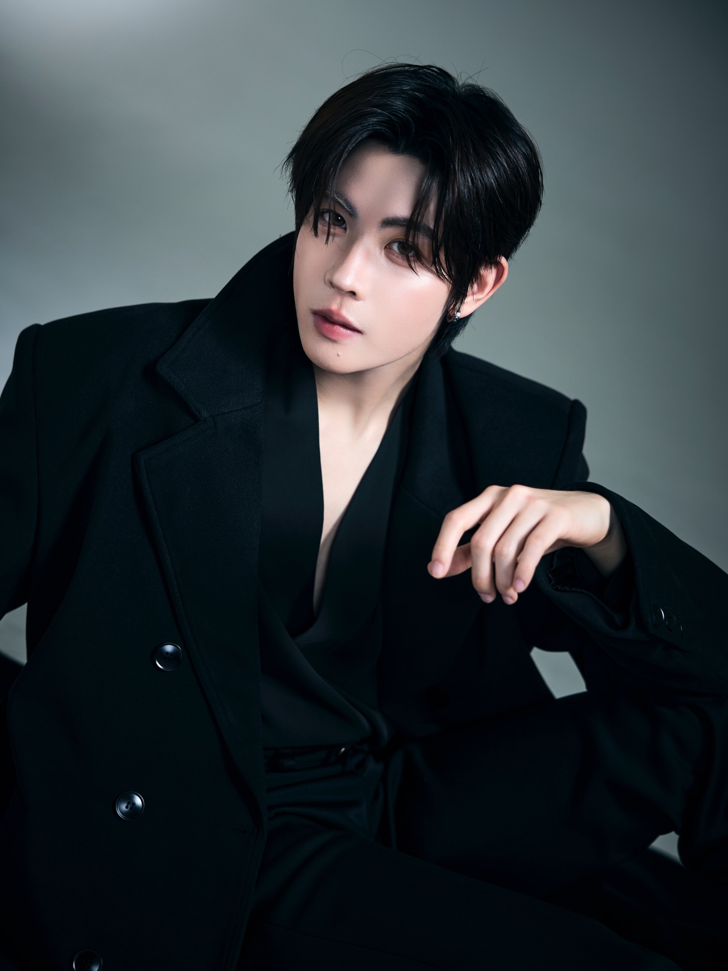 เฟิร์ส - วรรณกร เรืองรัตน์