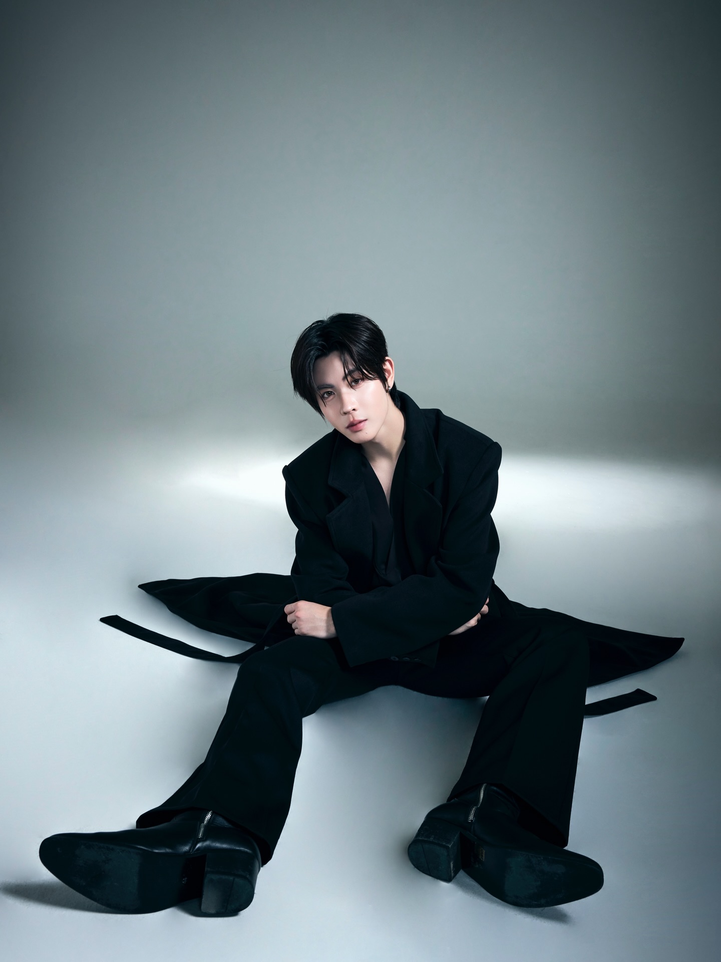 เฟิร์ส - วรรณกร เรืองรัตน์