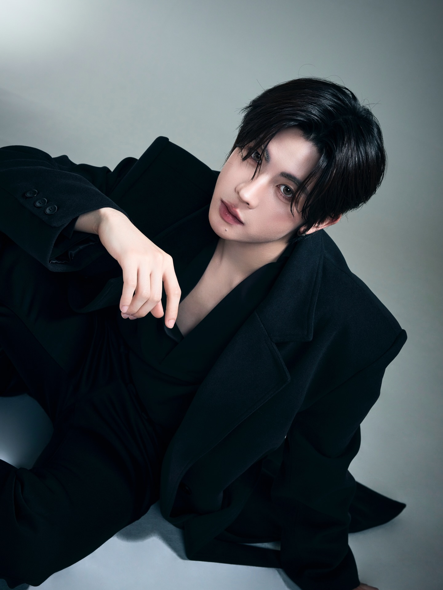 เฟิร์ส - วรรณกร เรืองรัตน์