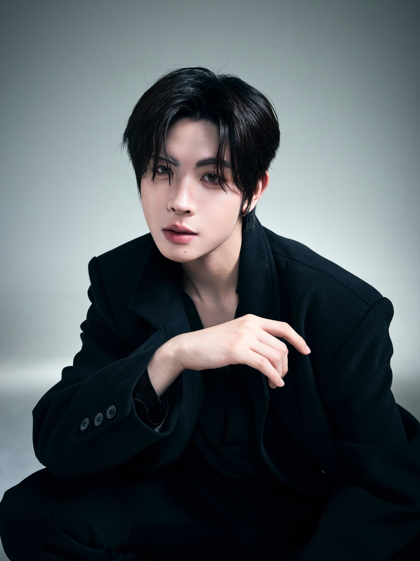 เฟิร์ส - วรรณกร เรืองรัตน์