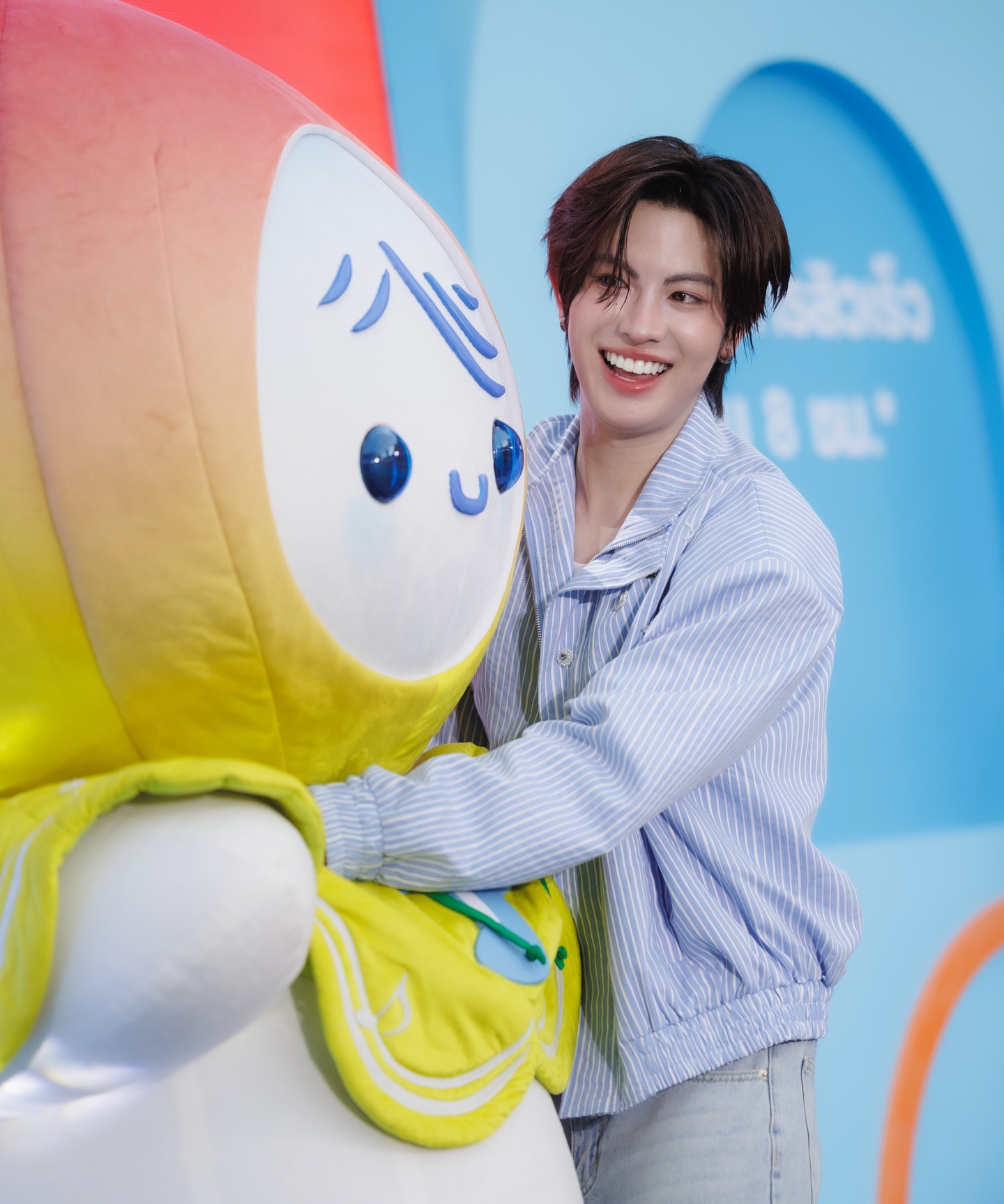 เฟิร์ส - วรรณกร เรืองรัตน์