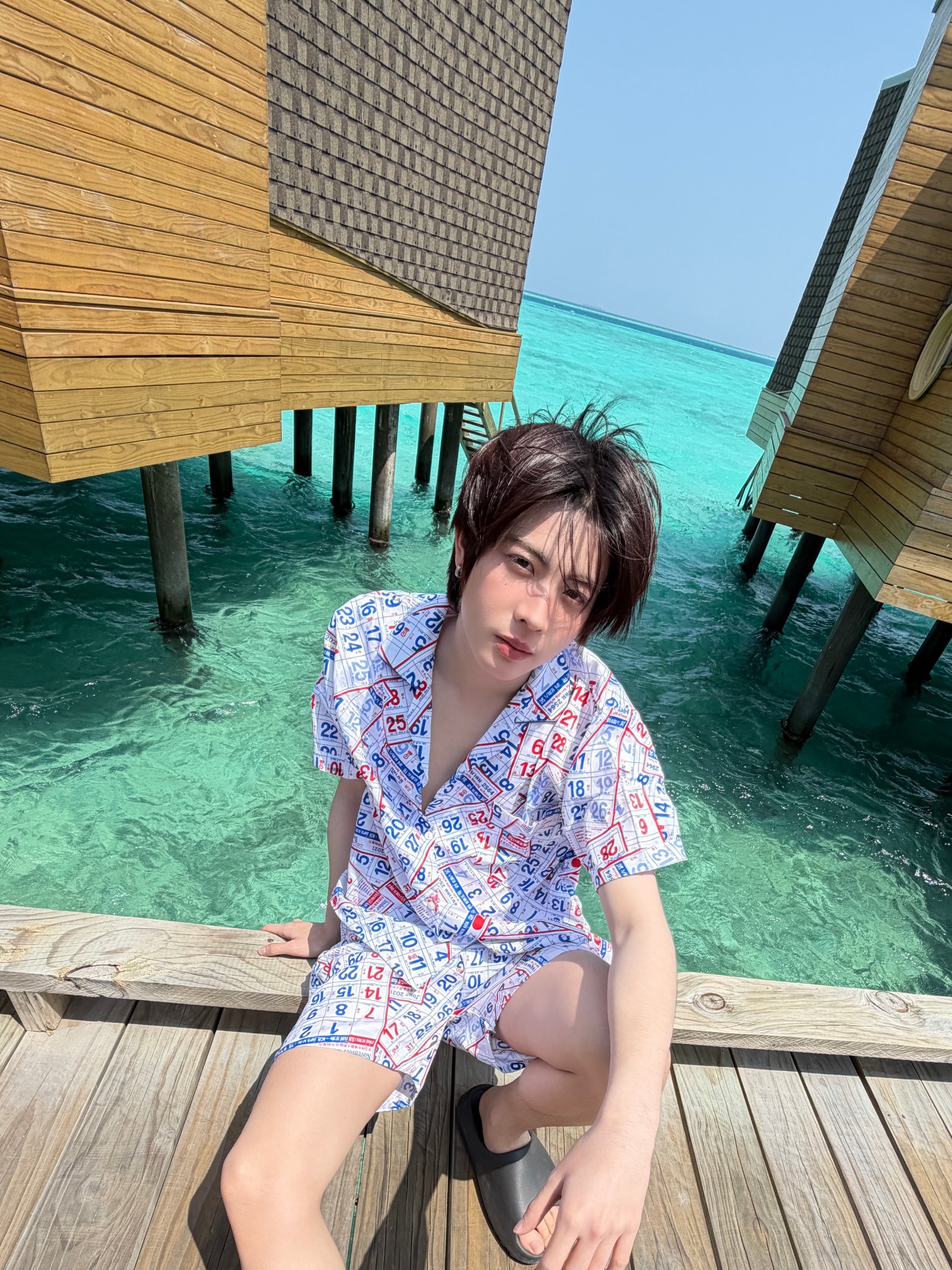 เฟิร์ส - วรรณกร เรืองรัตน์