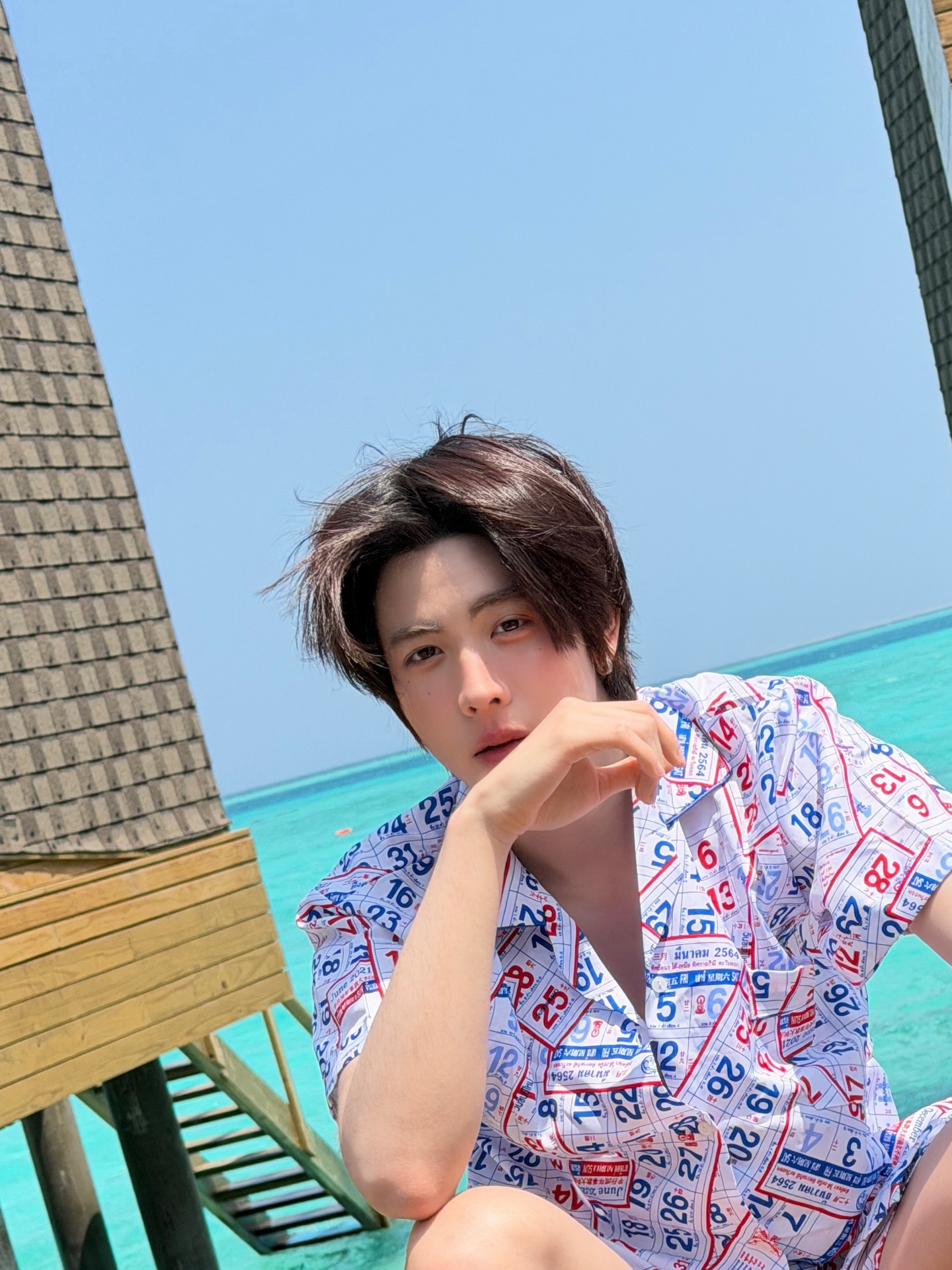 เฟิร์ส - วรรณกร เรืองรัตน์