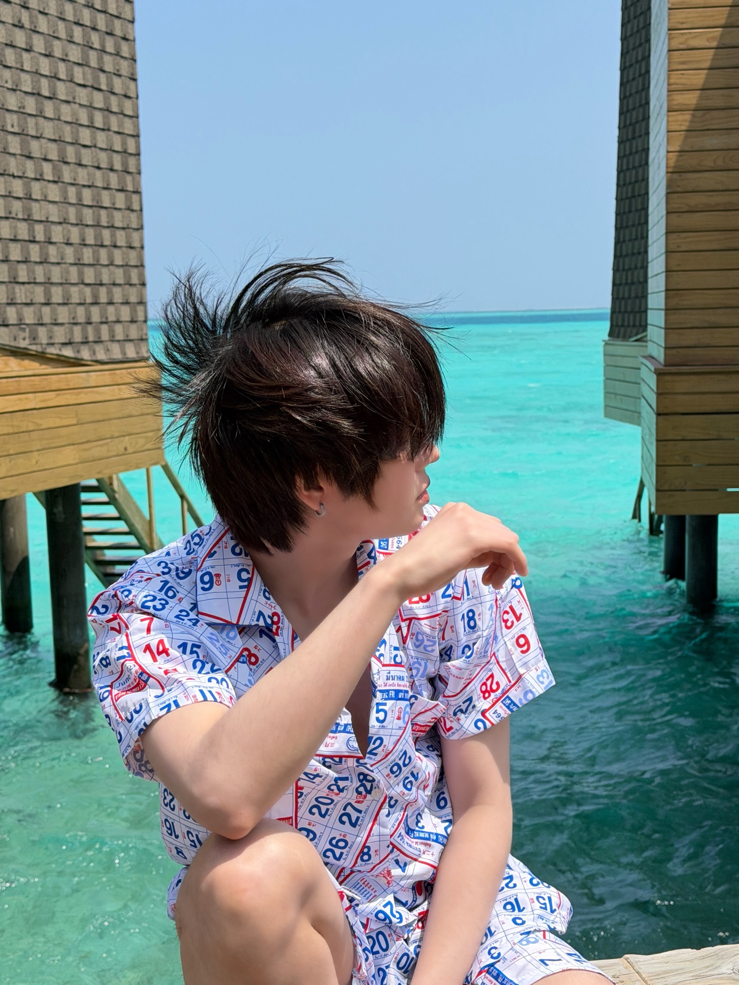 เฟิร์ส - วรรณกร เรืองรัตน์