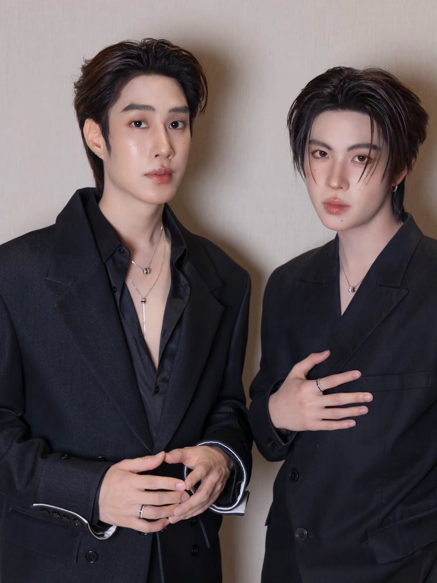 เฟิร์ส - วรรณกร เรืองรัตน์