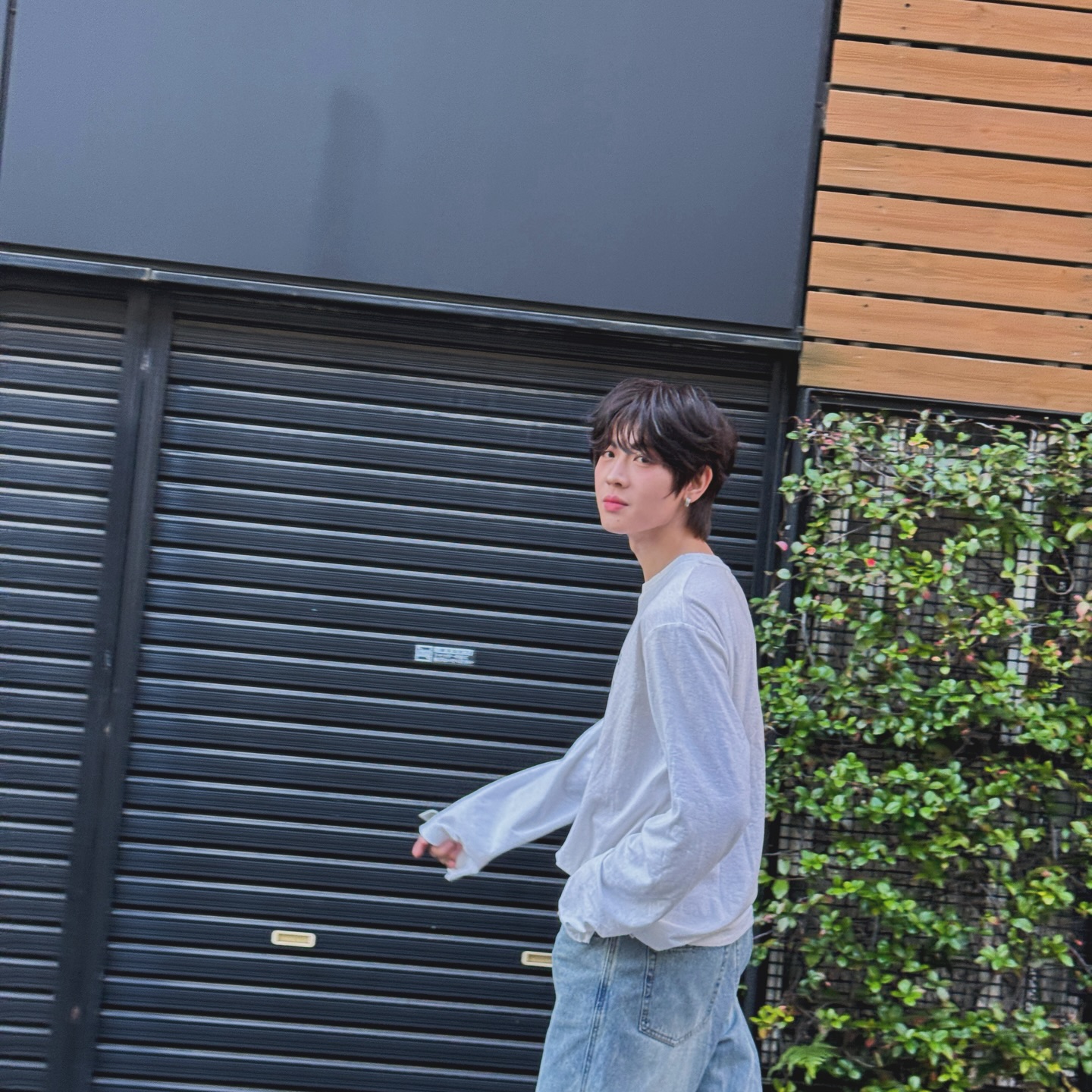 เฟิร์ส - วรรณกร เรืองรัตน์