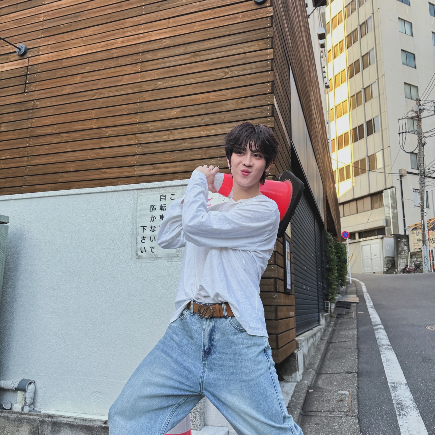 เฟิร์ส - วรรณกร เรืองรัตน์