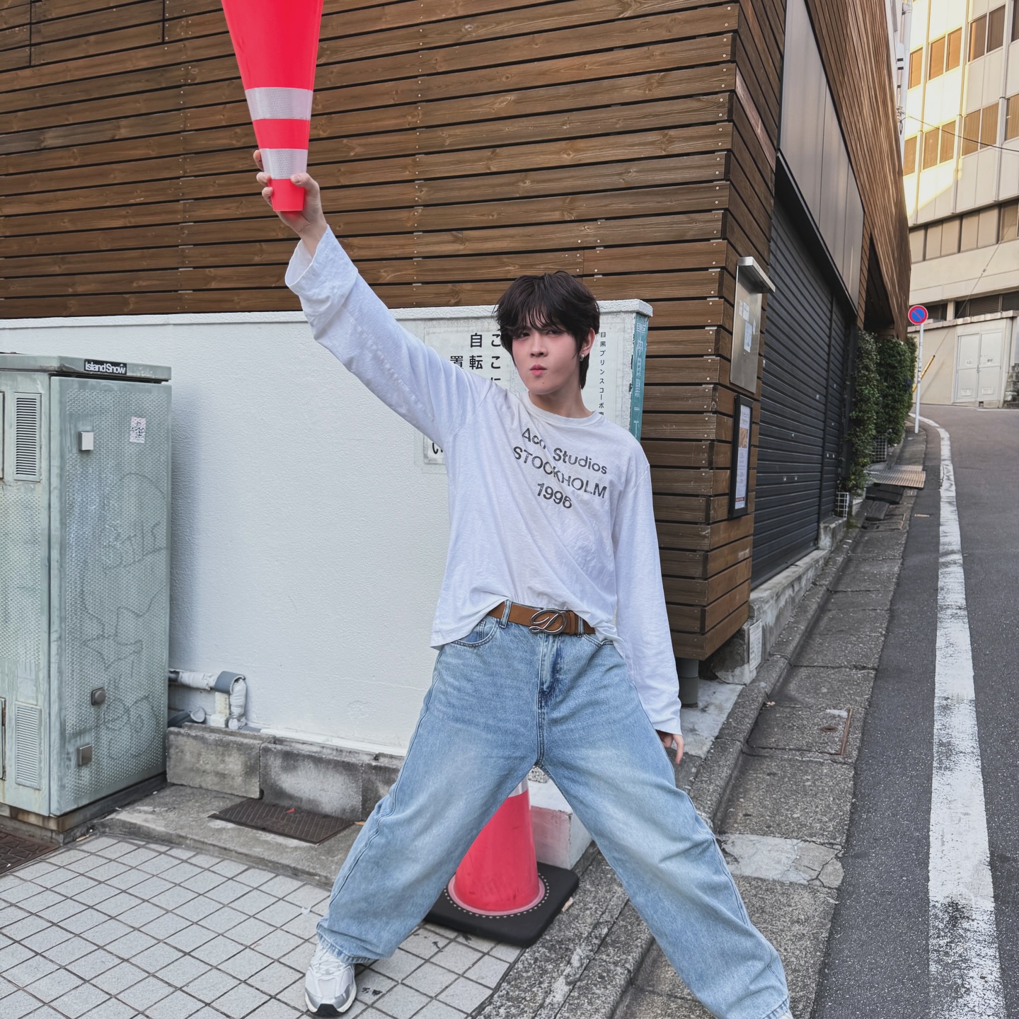 เฟิร์ส - วรรณกร เรืองรัตน์