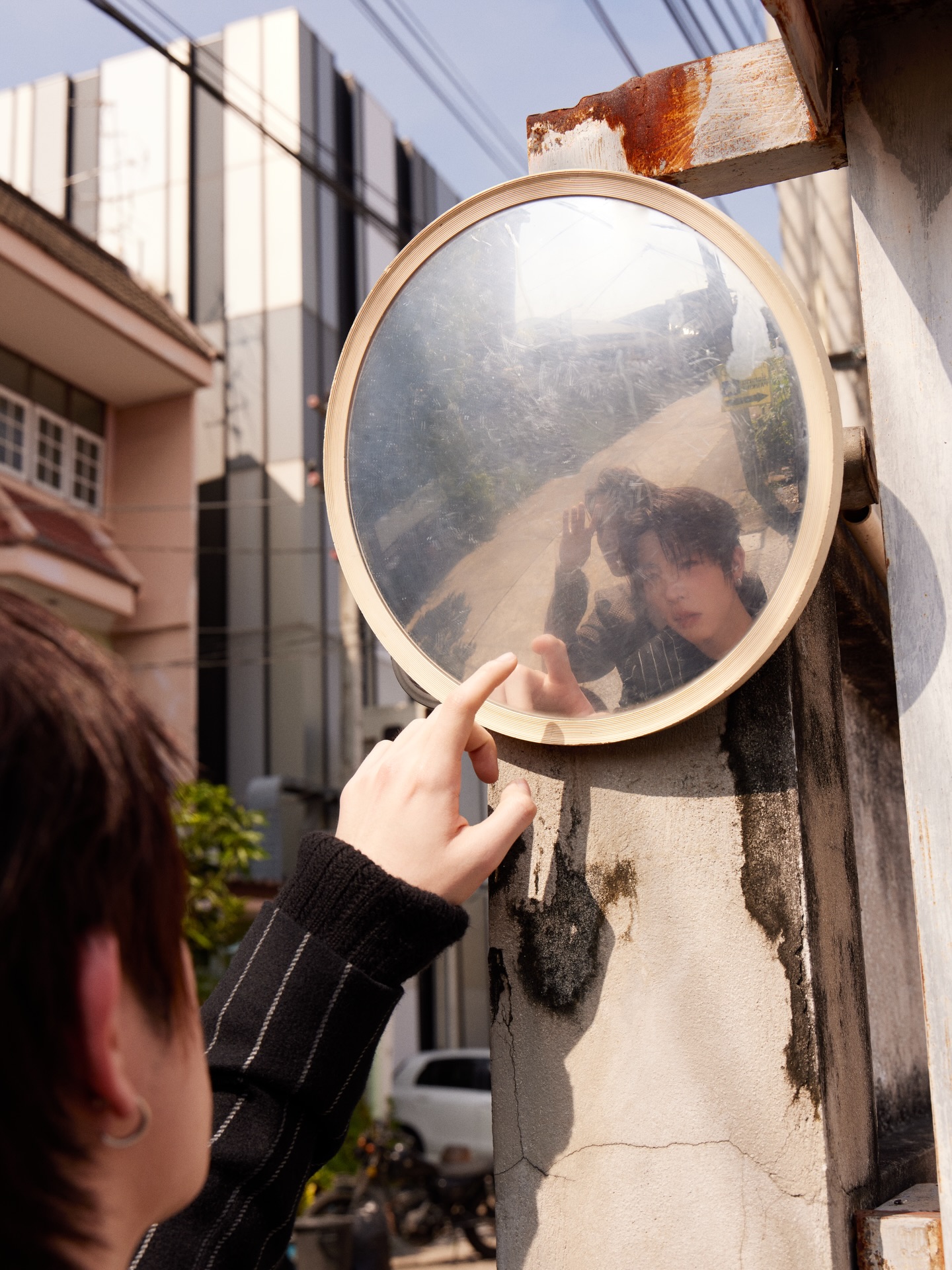 เฟิร์ส - วรรณกร เรืองรัตน์