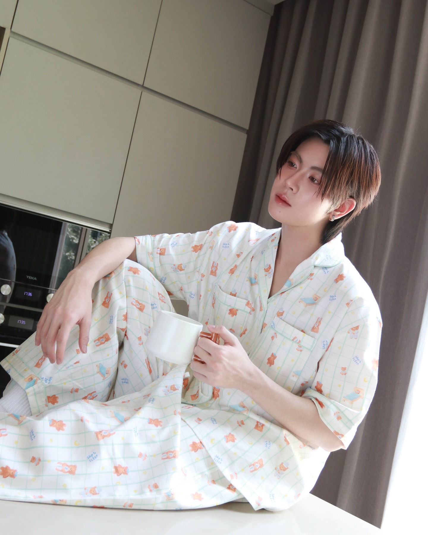 เฟิร์ส - วรรณกร เรืองรัตน์