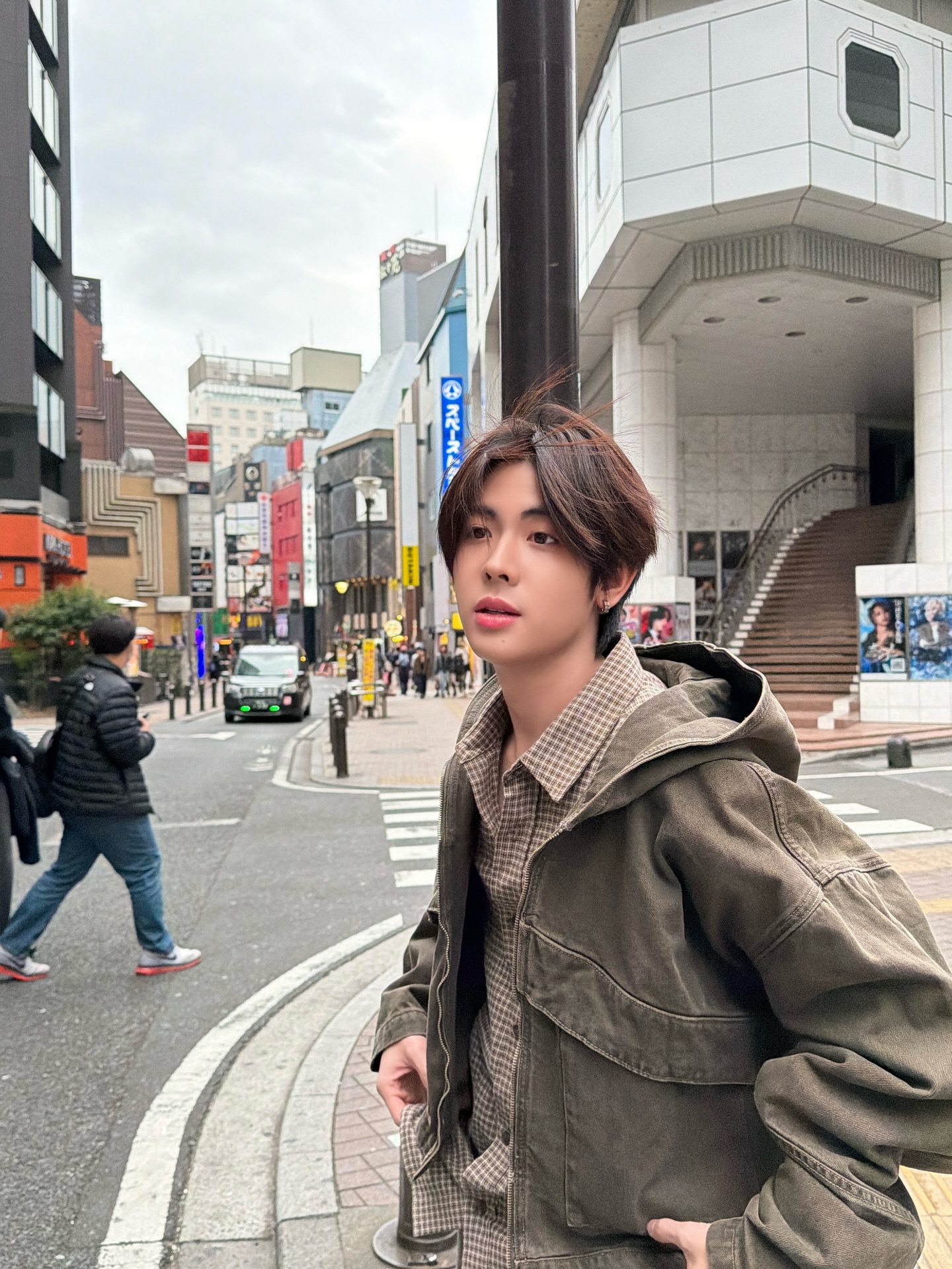 เฟิร์ส - วรรณกร เรืองรัตน์