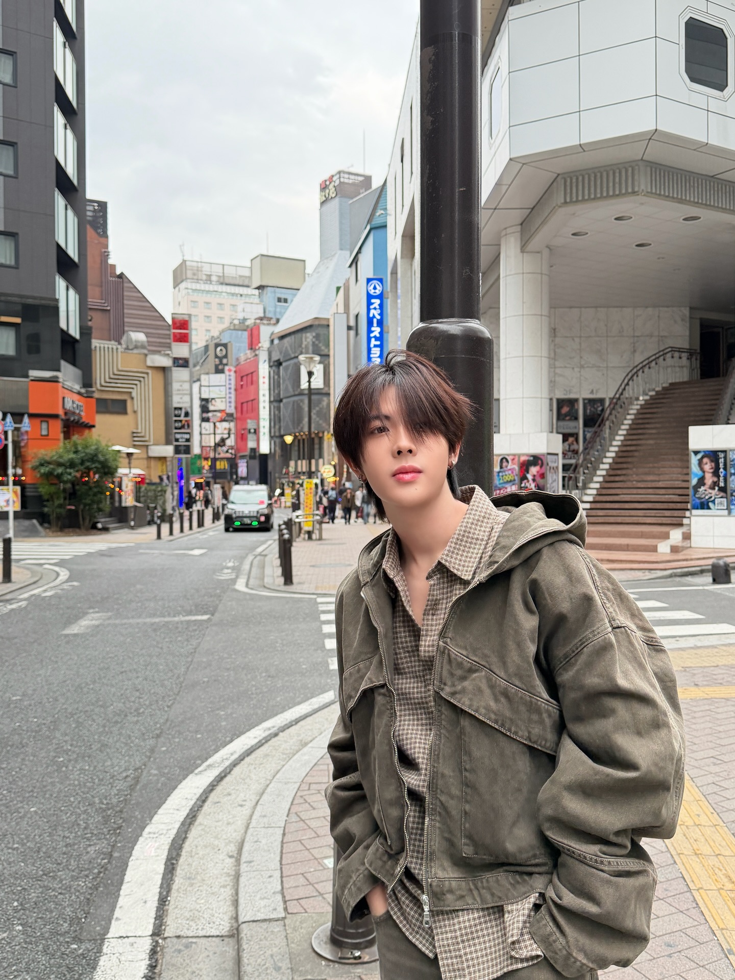 เฟิร์ส - วรรณกร เรืองรัตน์