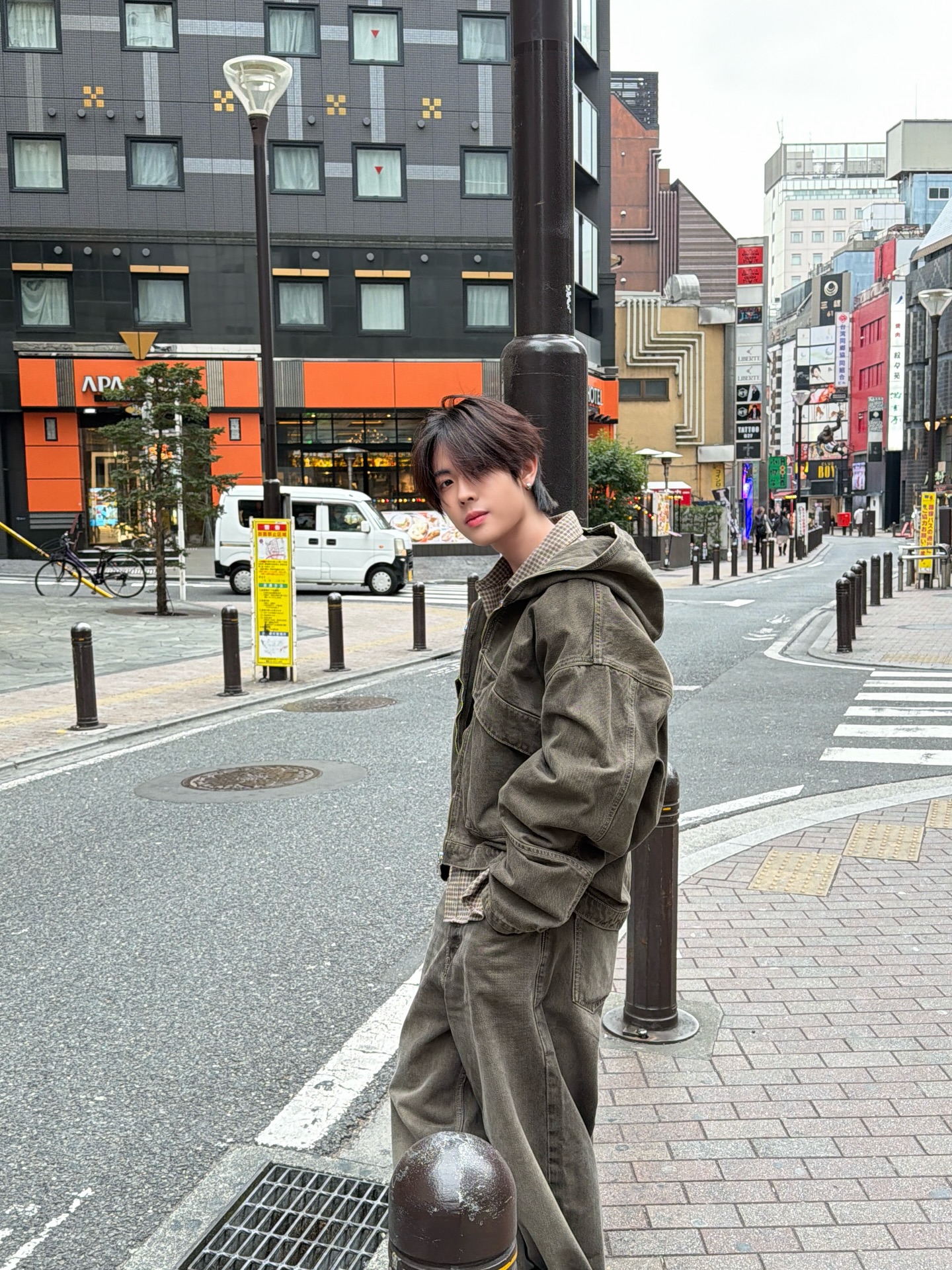 เฟิร์ส - วรรณกร เรืองรัตน์