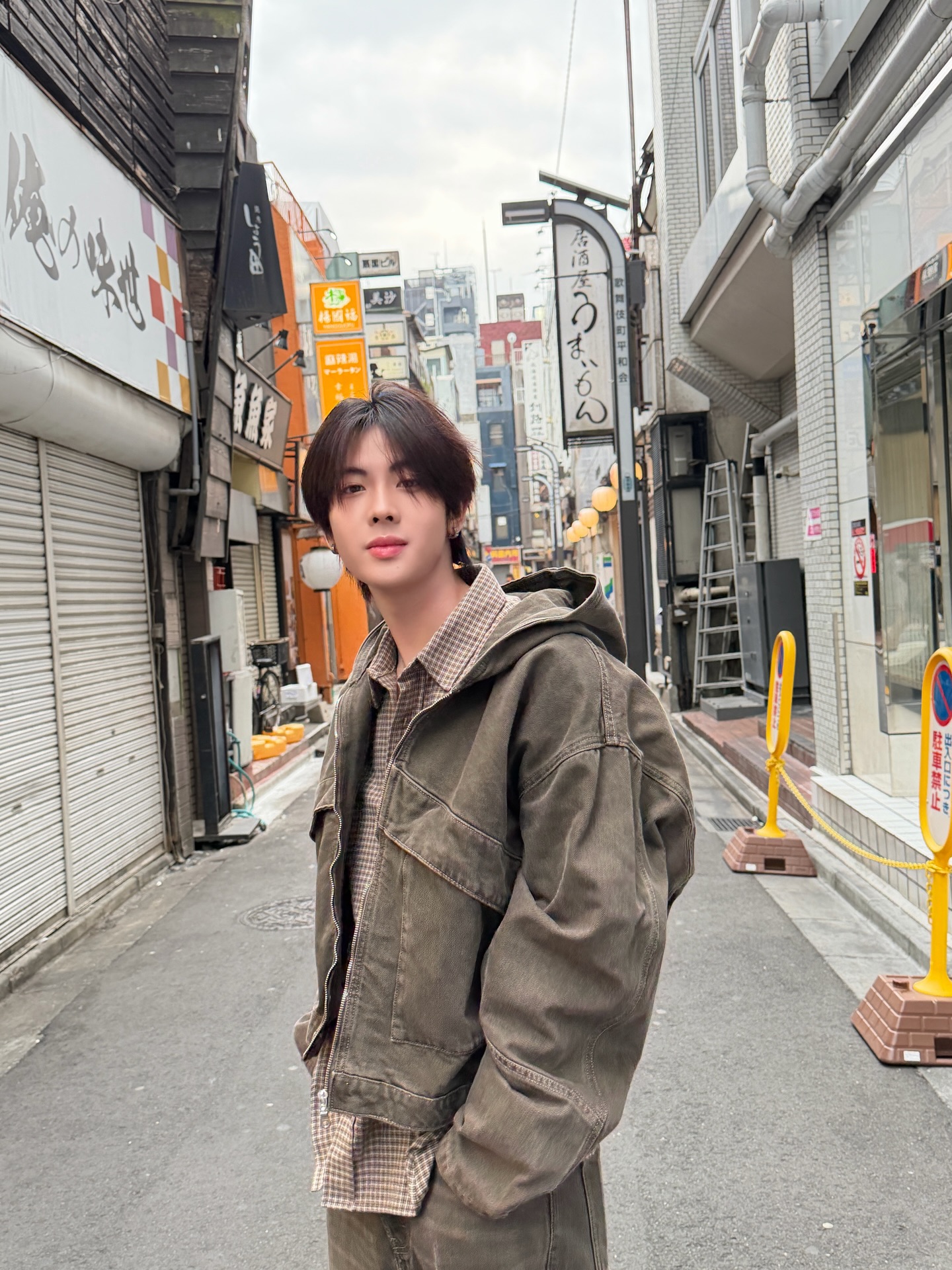 เฟิร์ส - วรรณกร เรืองรัตน์