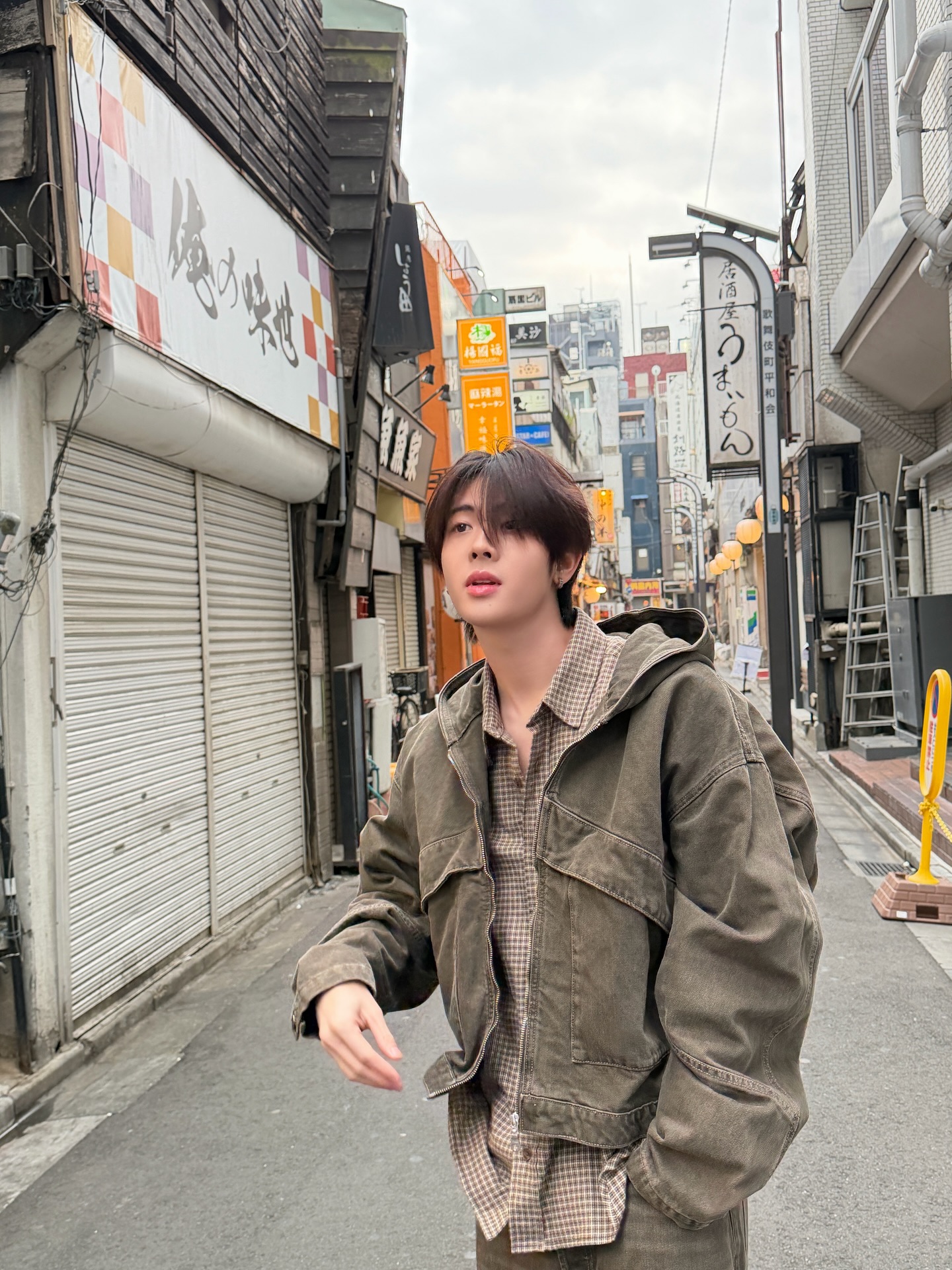 เฟิร์ส - วรรณกร เรืองรัตน์