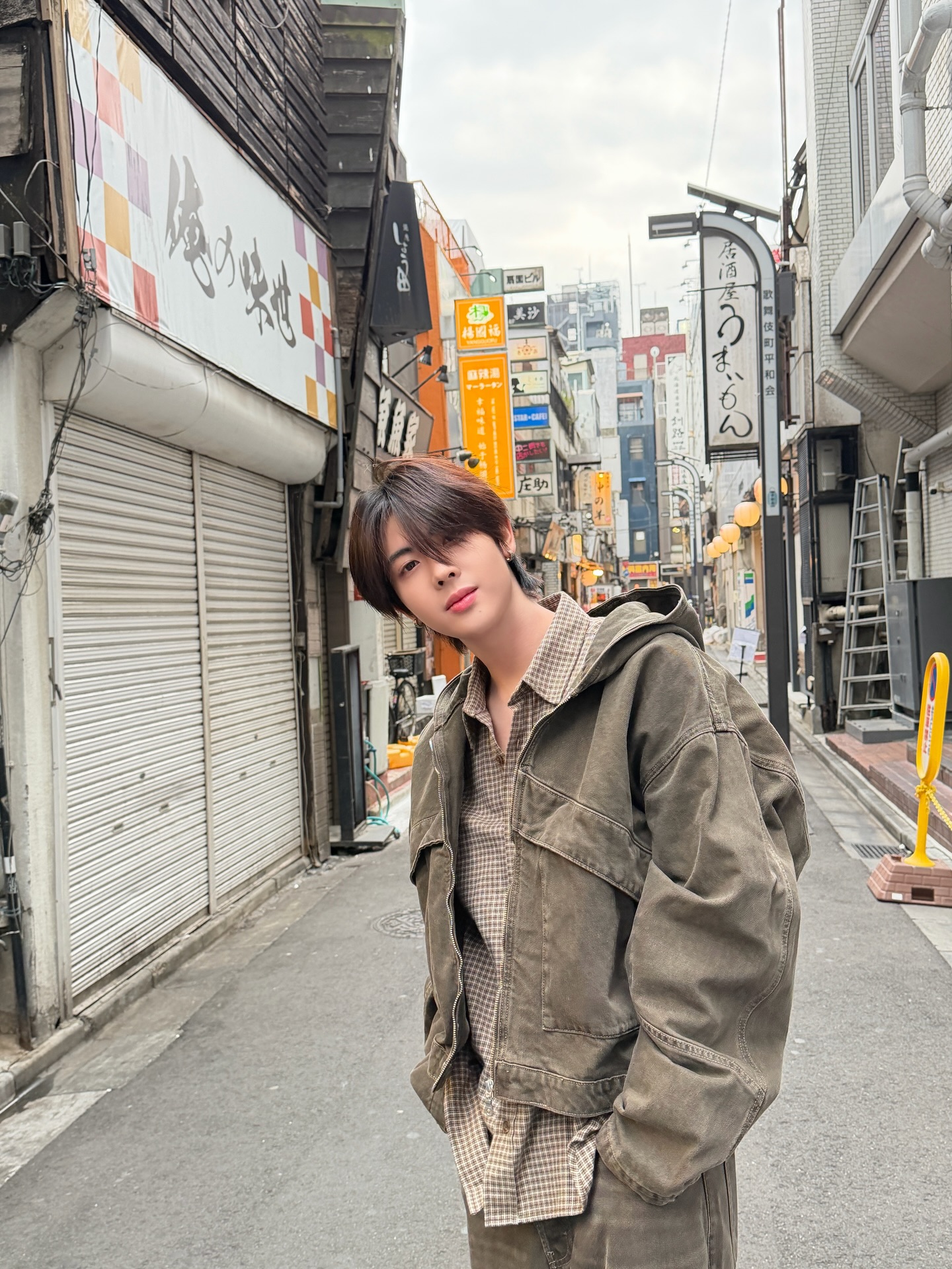 เฟิร์ส - วรรณกร เรืองรัตน์