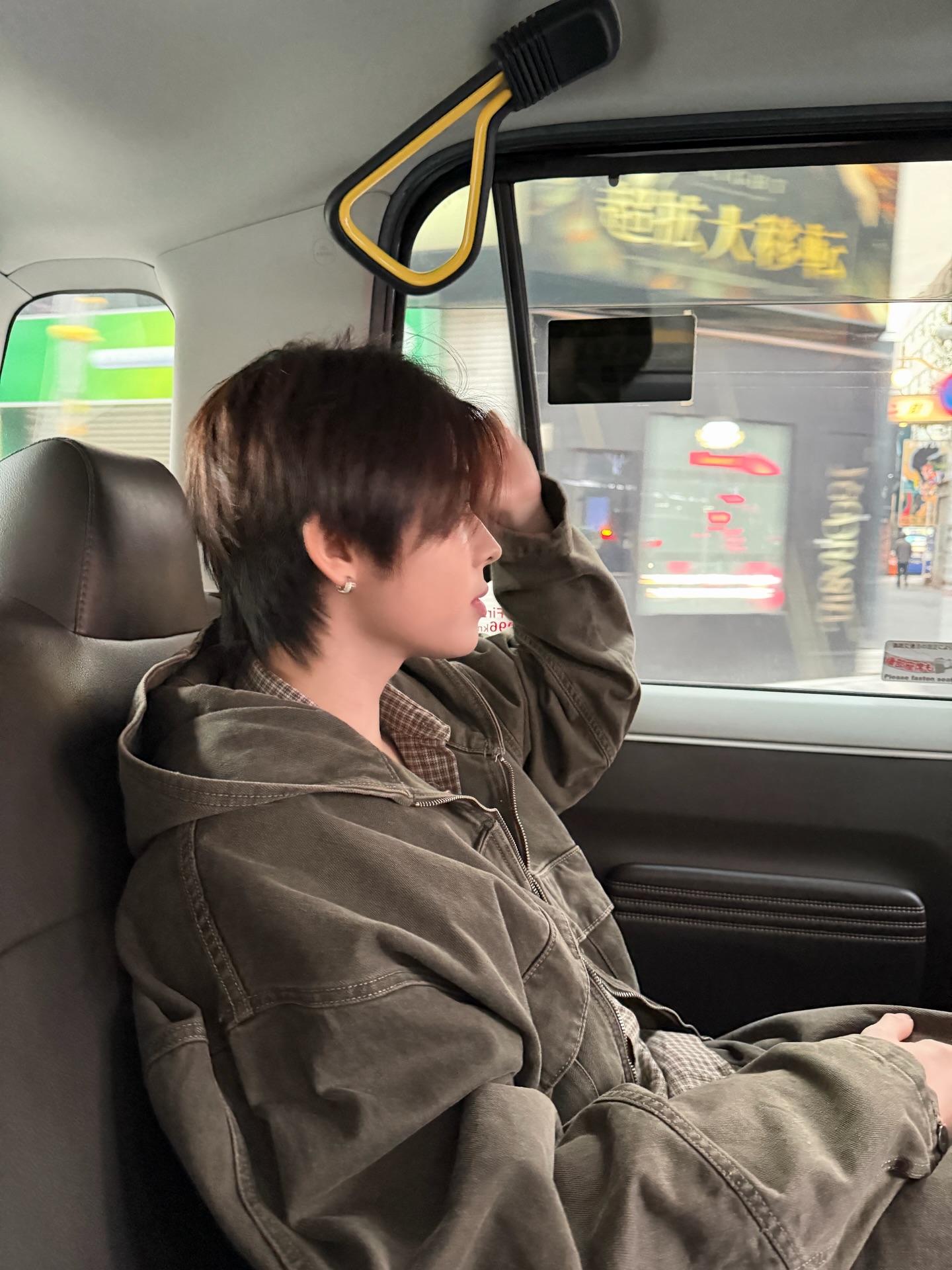 เฟิร์ส - วรรณกร เรืองรัตน์