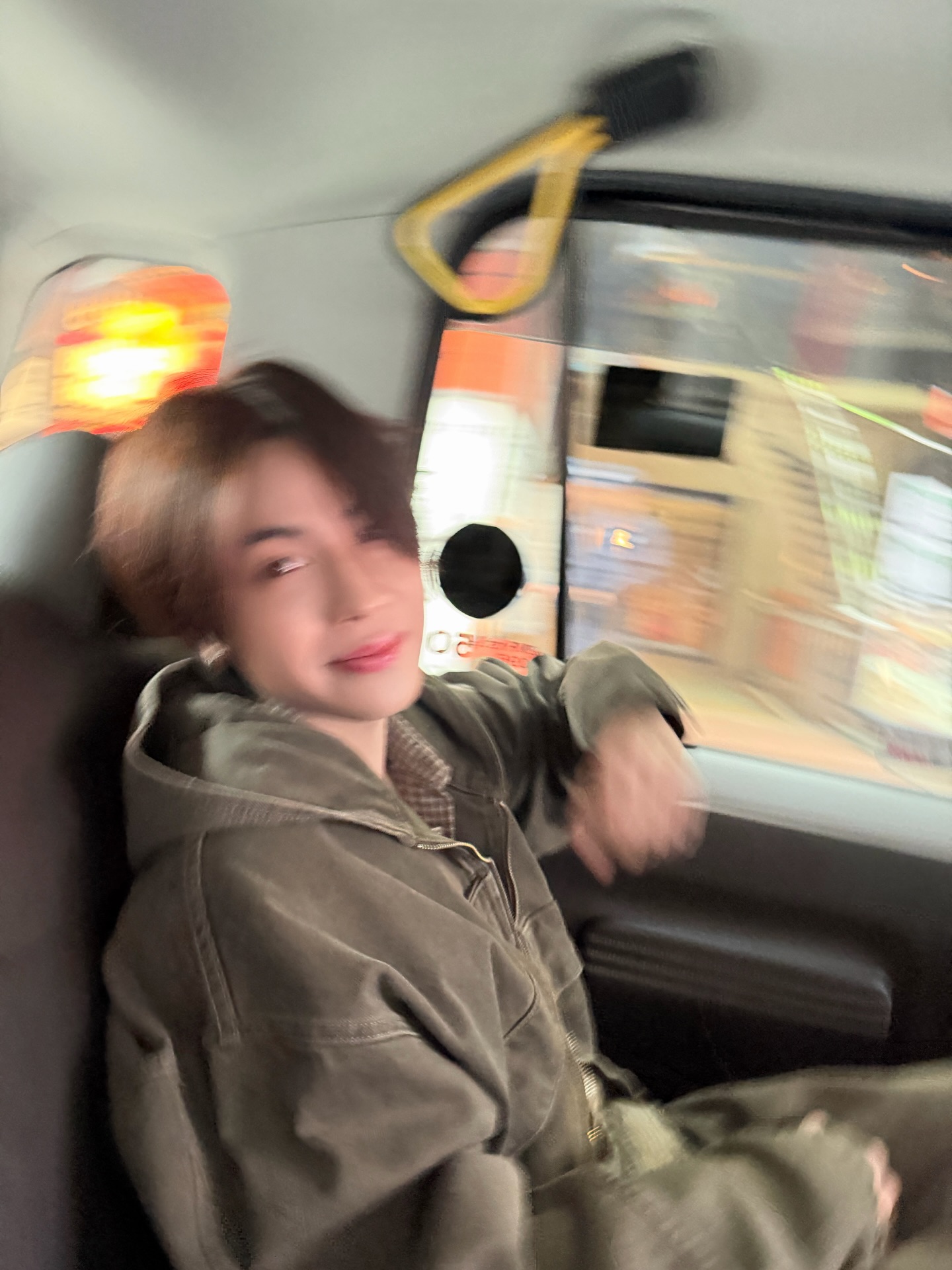 เฟิร์ส - วรรณกร เรืองรัตน์