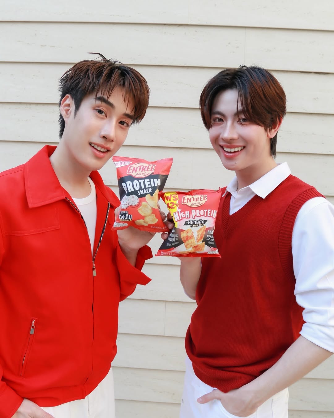 เฟิร์ส - วรรณกร เรืองรัตน์