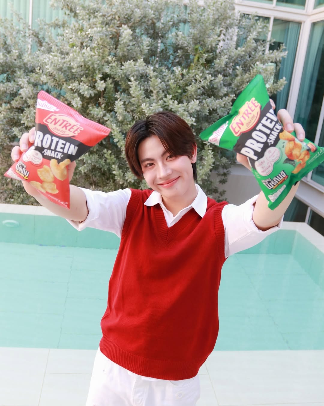 เฟิร์ส - วรรณกร เรืองรัตน์