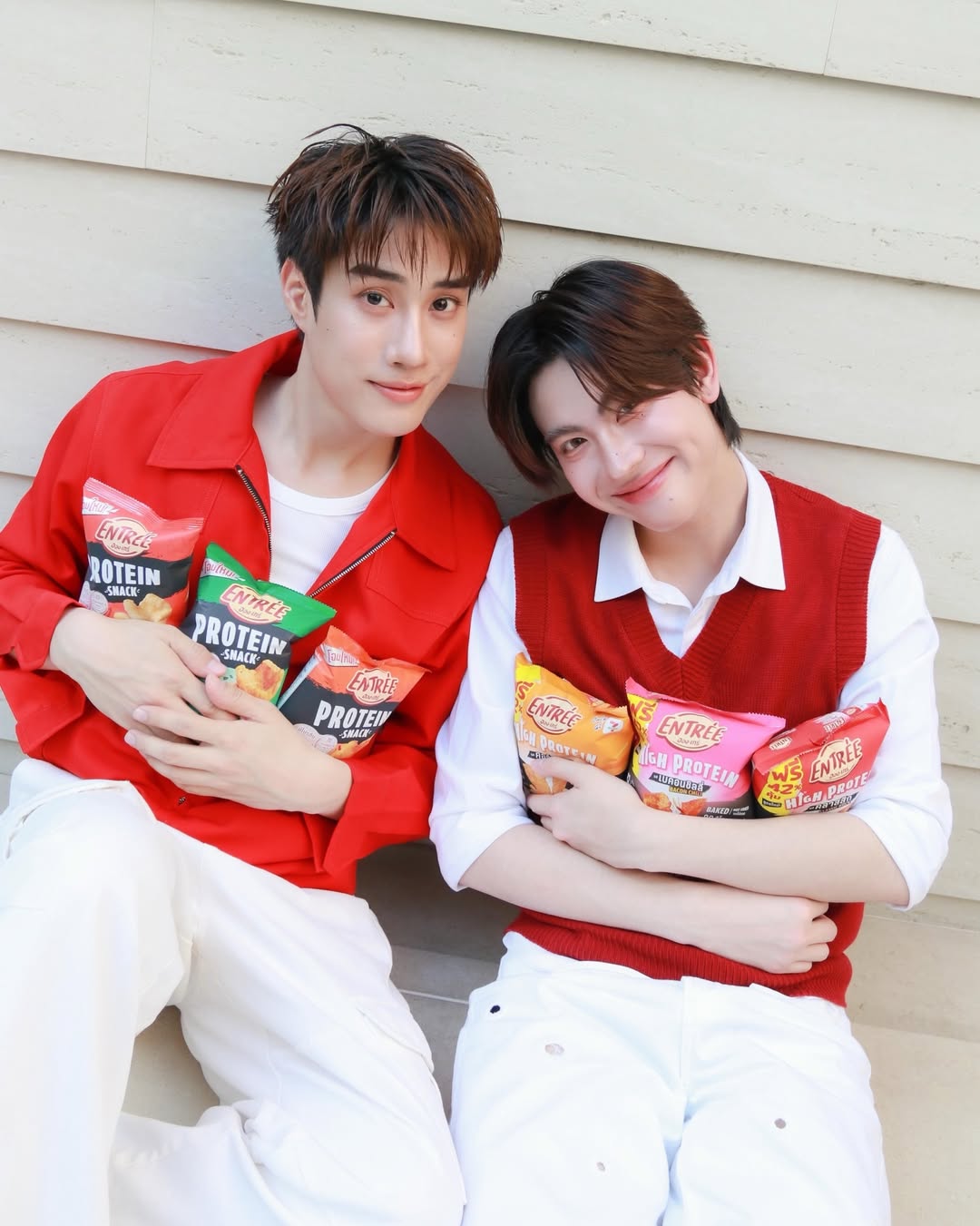 เฟิร์ส - วรรณกร เรืองรัตน์