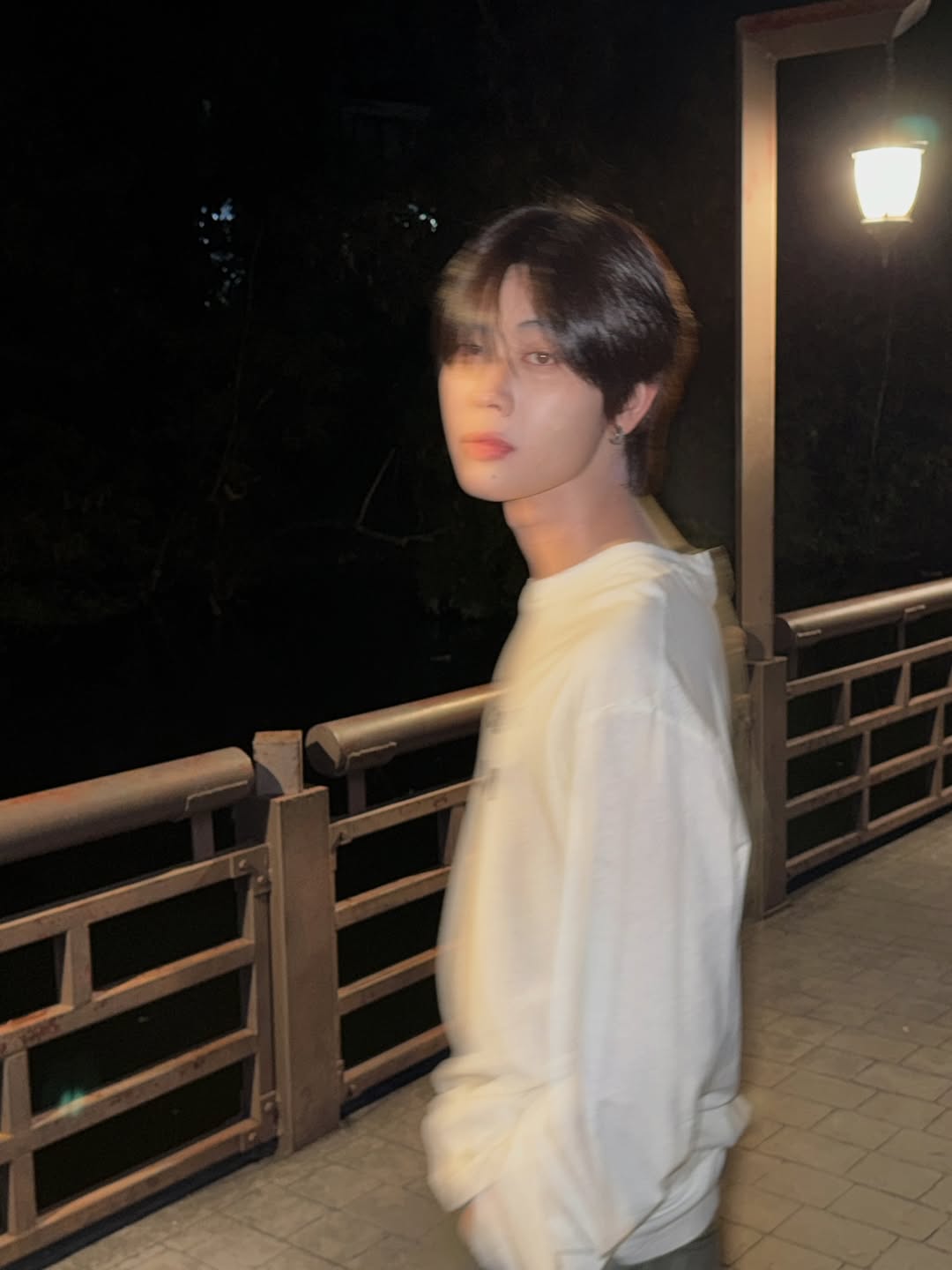 เฟิร์ส - วรรณกร เรืองรัตน์