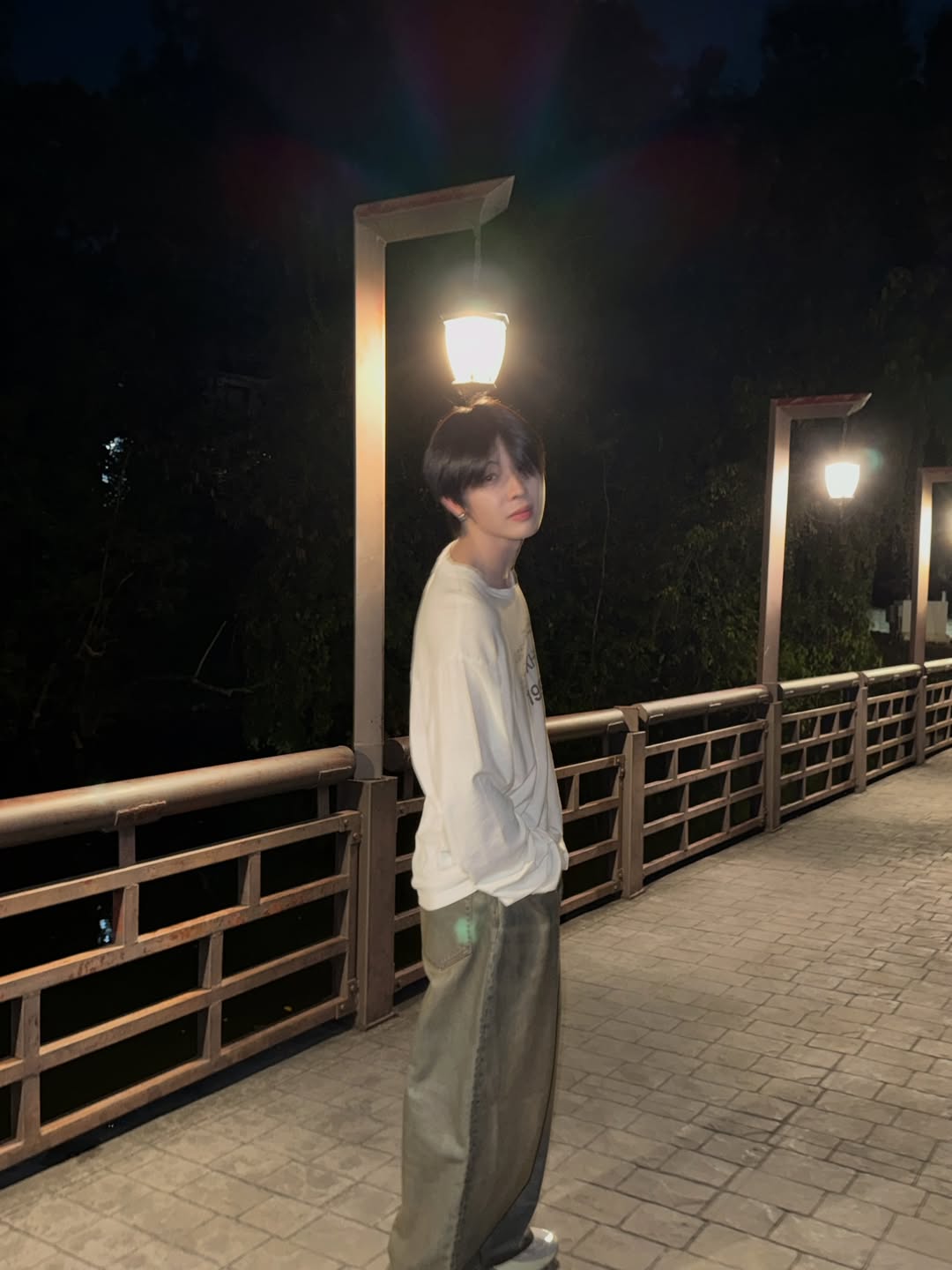 เฟิร์ส - วรรณกร เรืองรัตน์