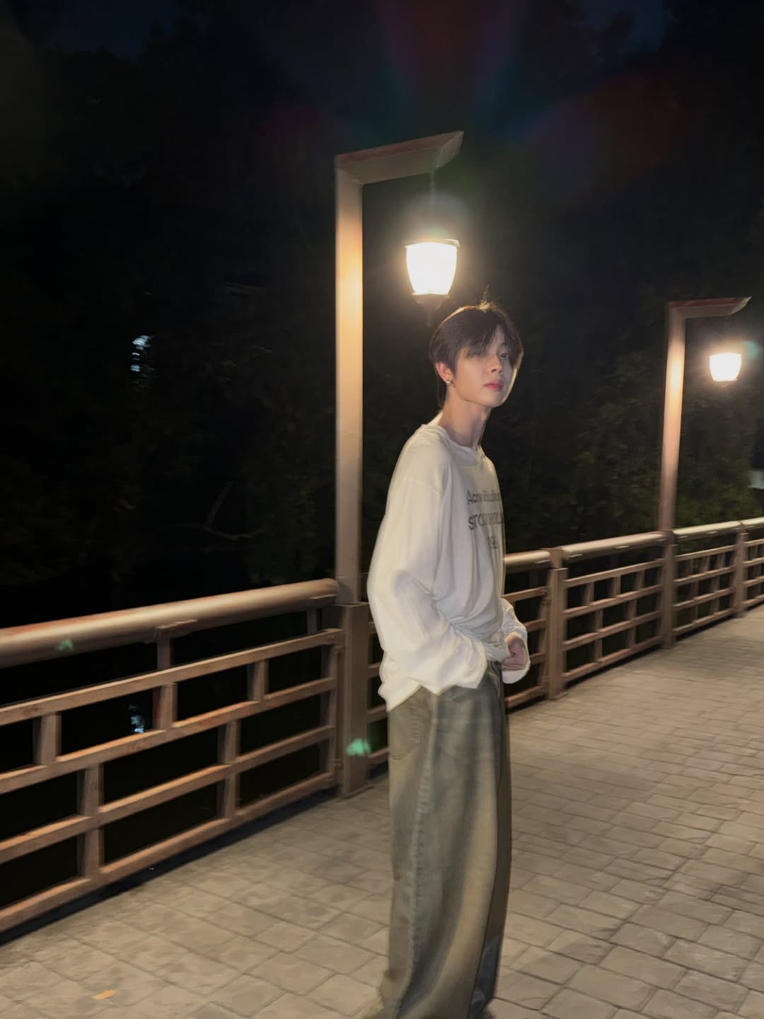 เฟิร์ส - วรรณกร เรืองรัตน์